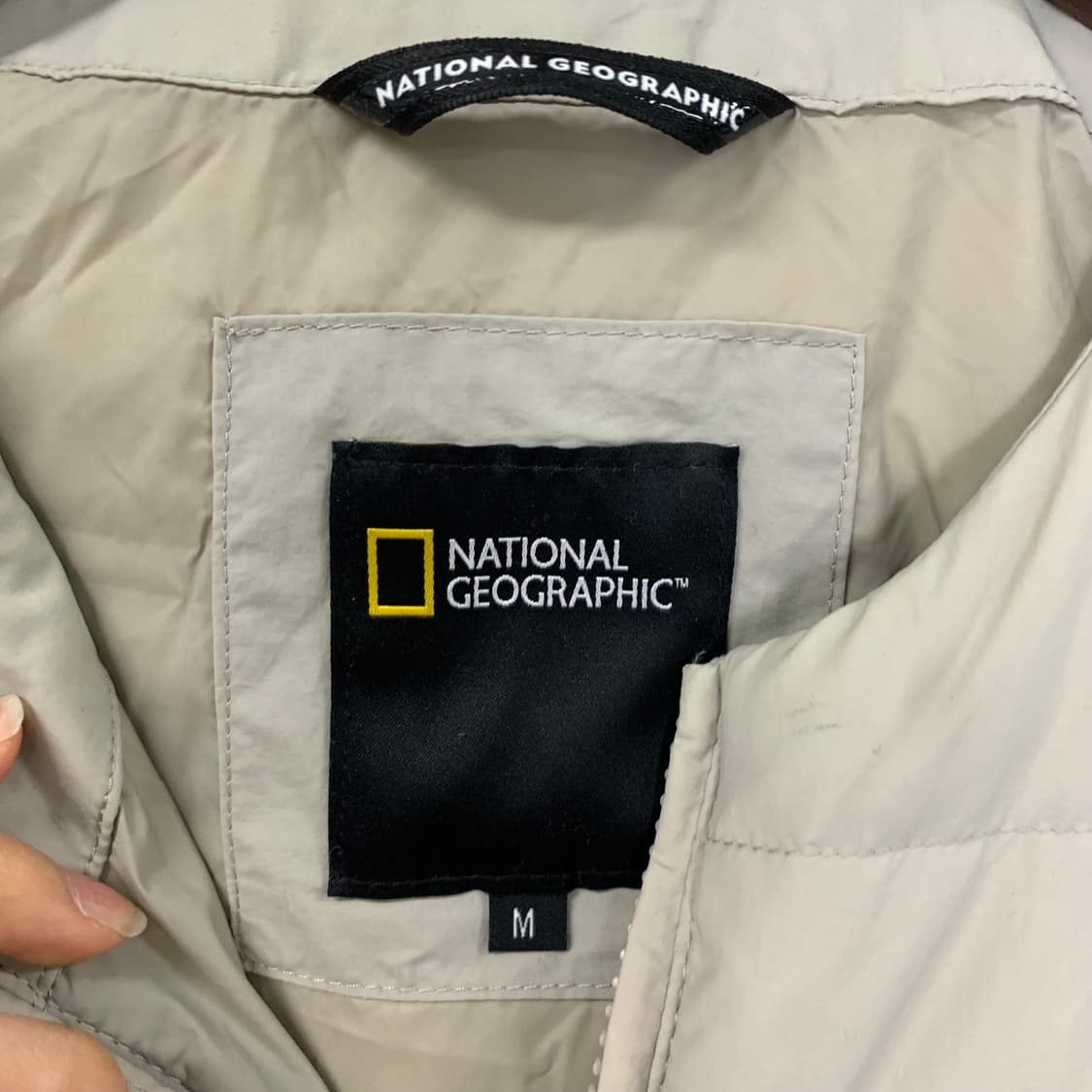 네셔널지오그래픽 와펜 베이지 경량 패딩 상품이미지8