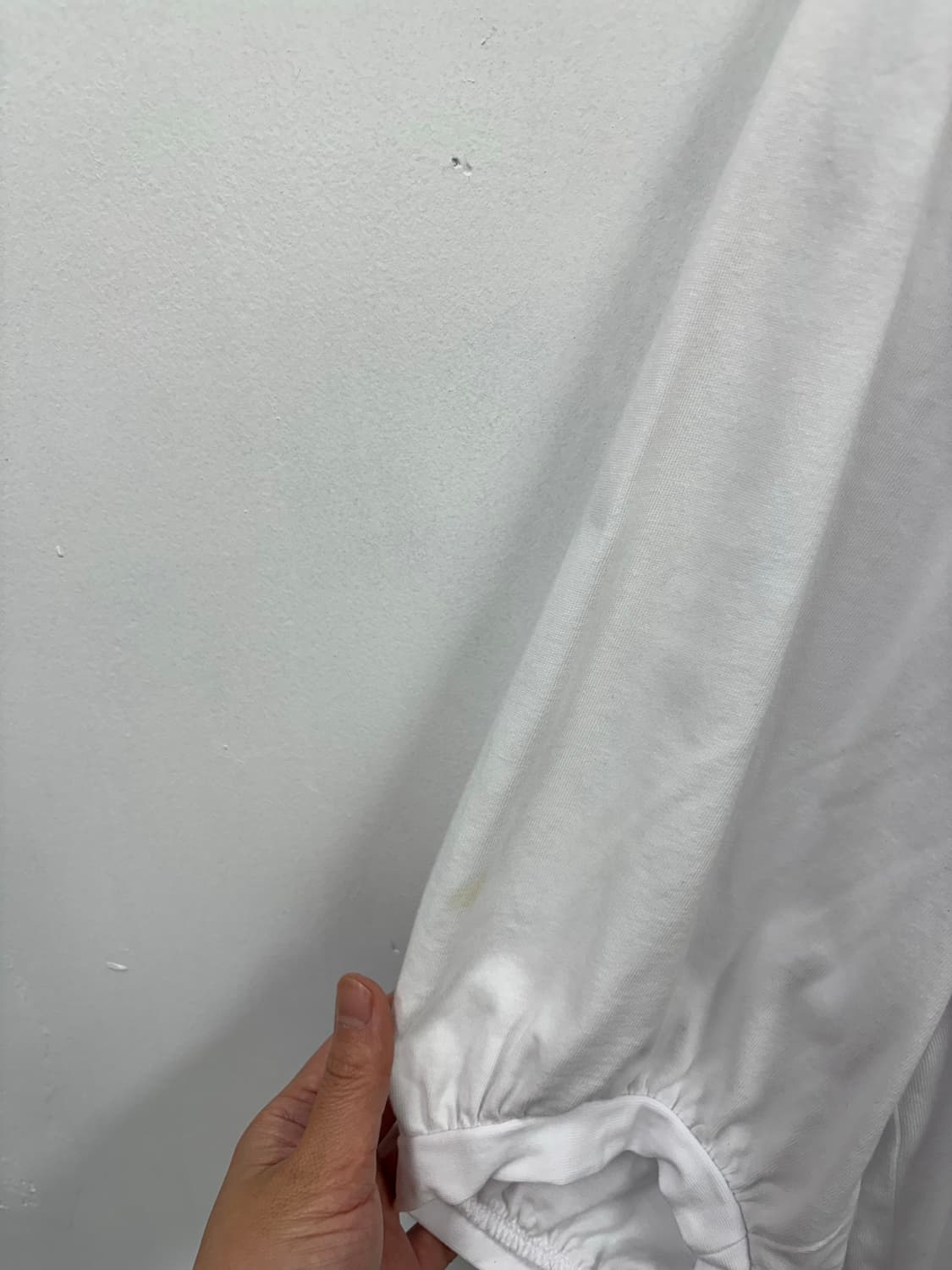 안나수이 화이트 퍼프 숄더 블라우스  상품이미지3
