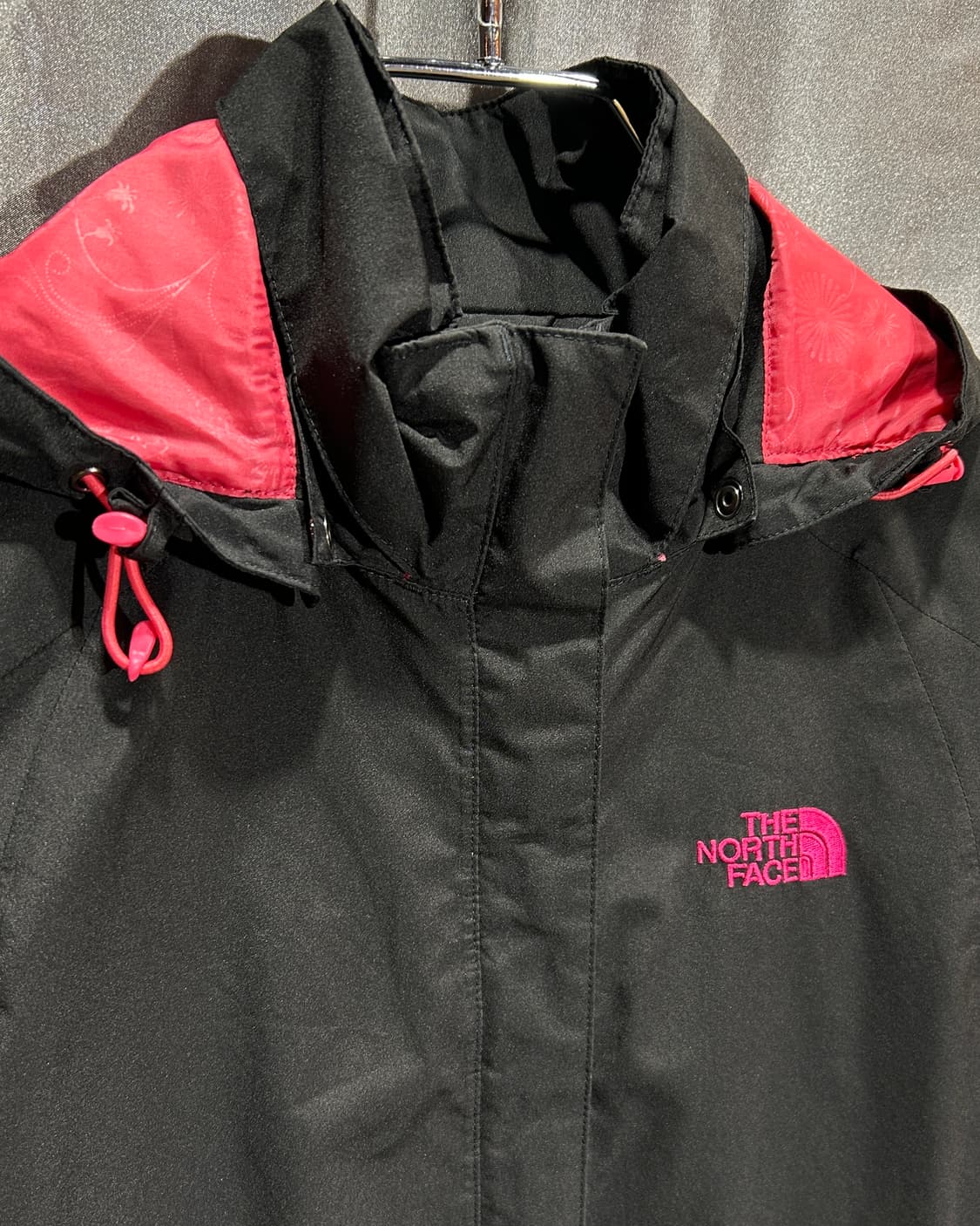 M 노스페이스 핑크로고 블랙 나일론 자켓 상품이미지4