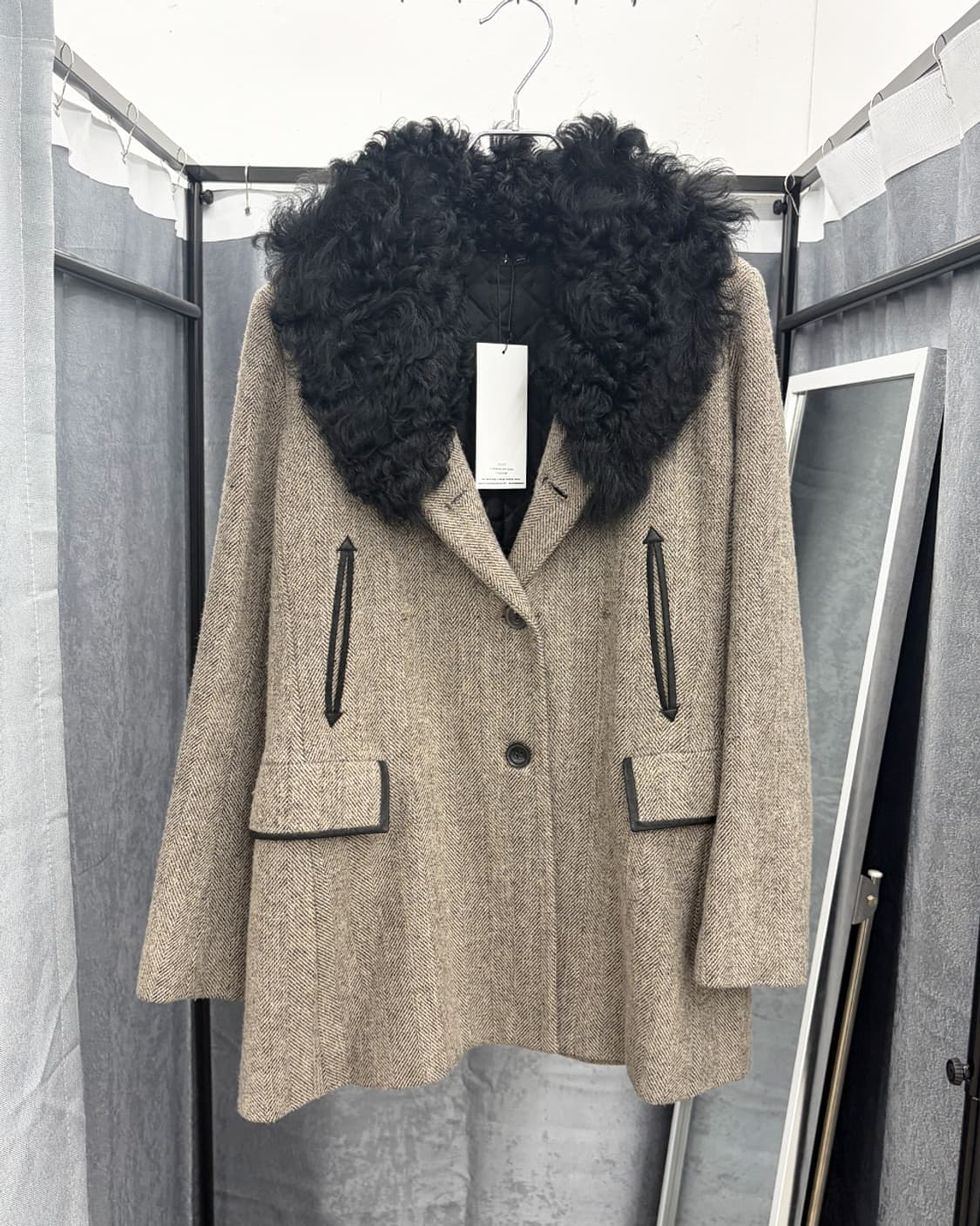 띠어리 퍼 트리밍 헤링본 하프 코트 상품이미지1