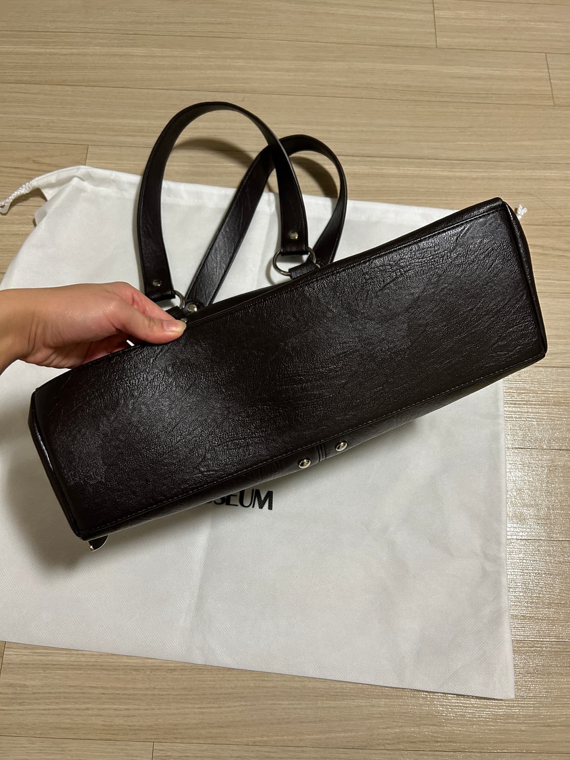 샌드뮤지엄 MAGAZINE BAG 다크브라운 상품이미지4