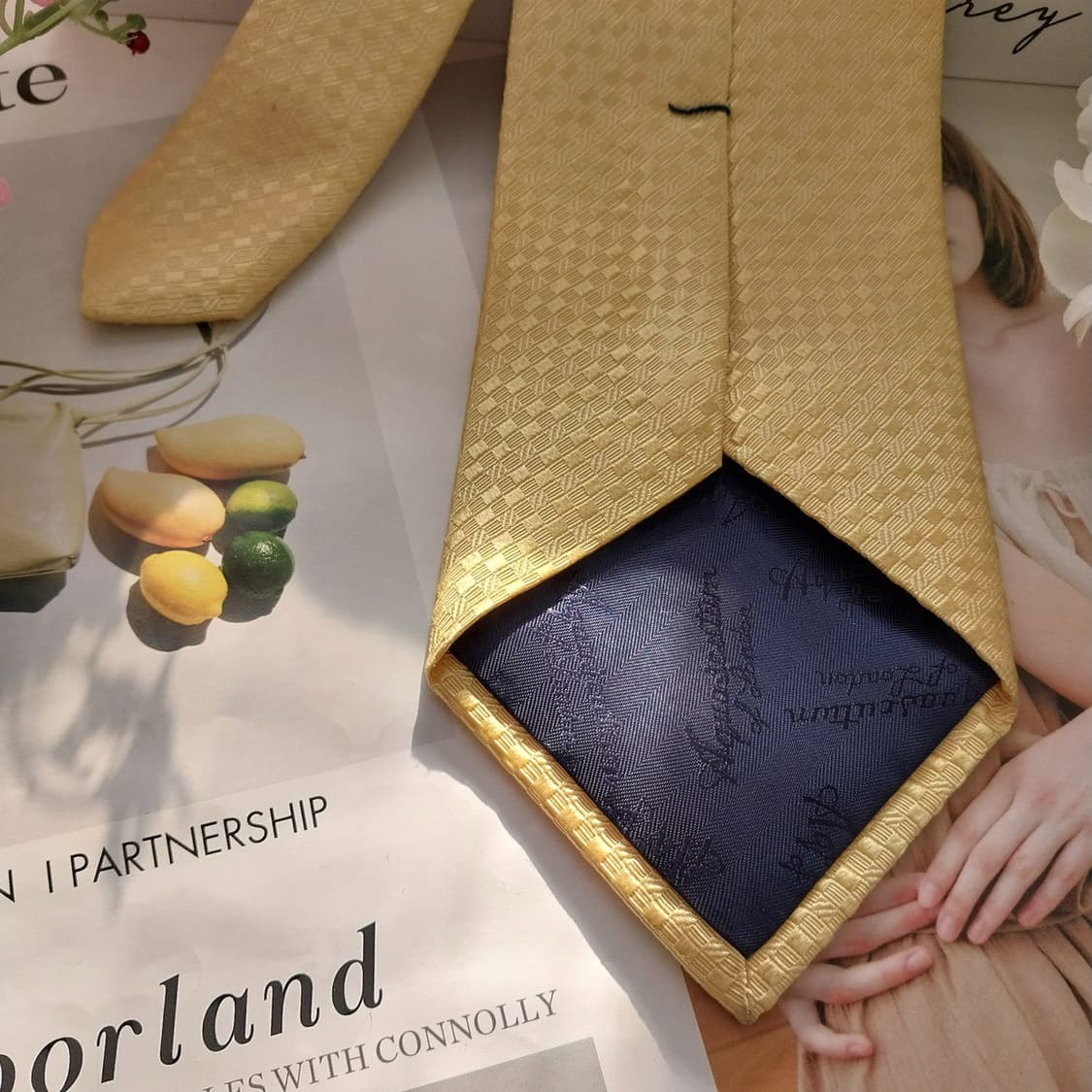 아쿠아스큐텀 실크 옐로우 자카드 넥타이 9.4cm A등급 K1498
 상품이미지6