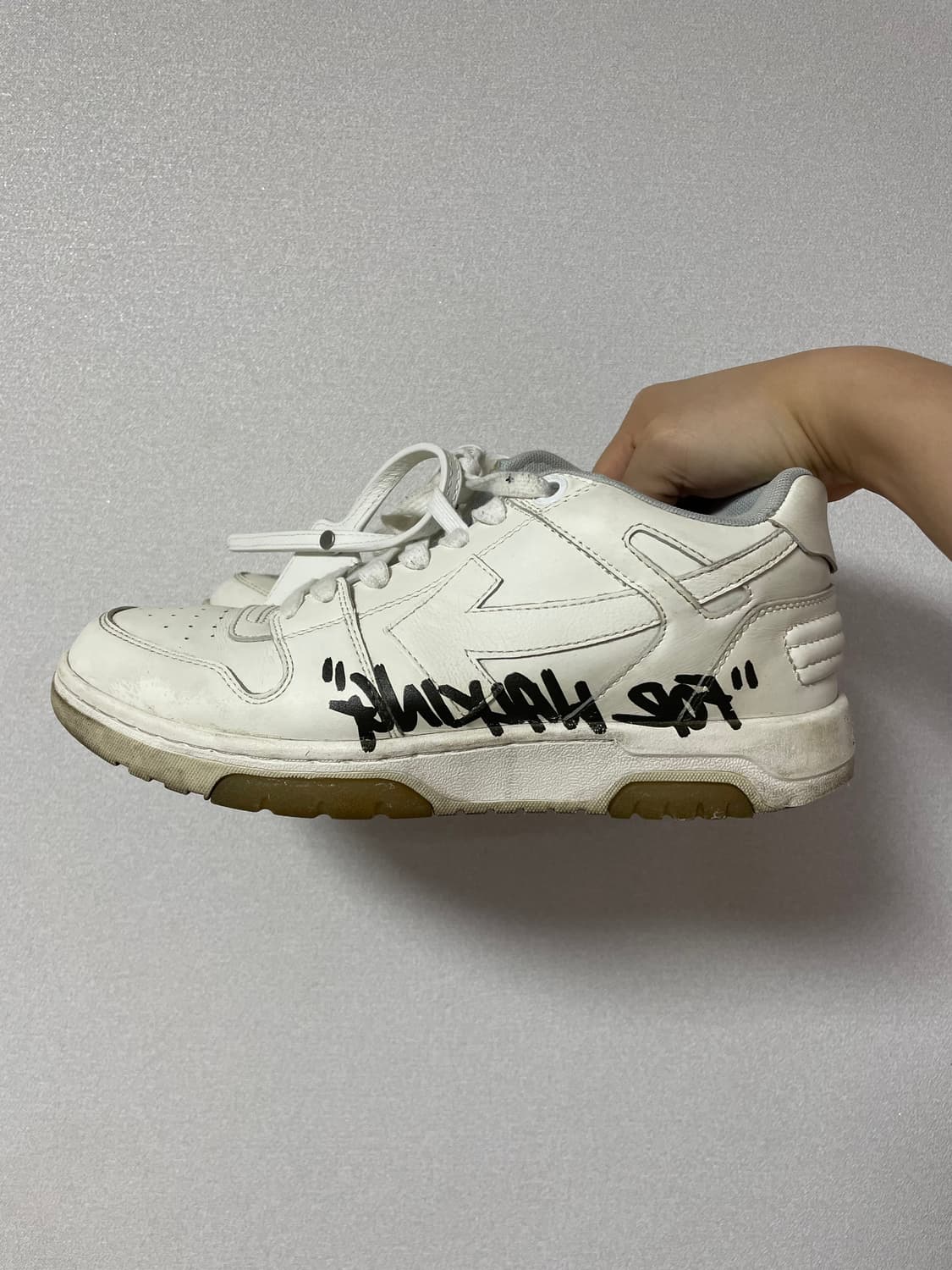 오프화이트 아웃 오브 오피스 스니커즈 상품이미지1