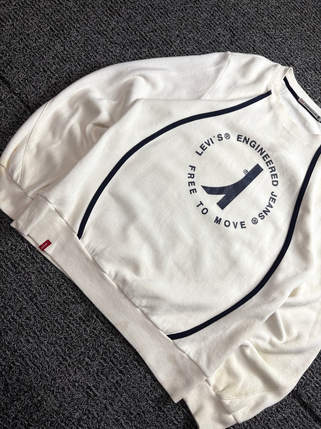 리바이스 엔지니어드진 빅로고 크루넥 스웻 셔츠 3692 상품이미지3