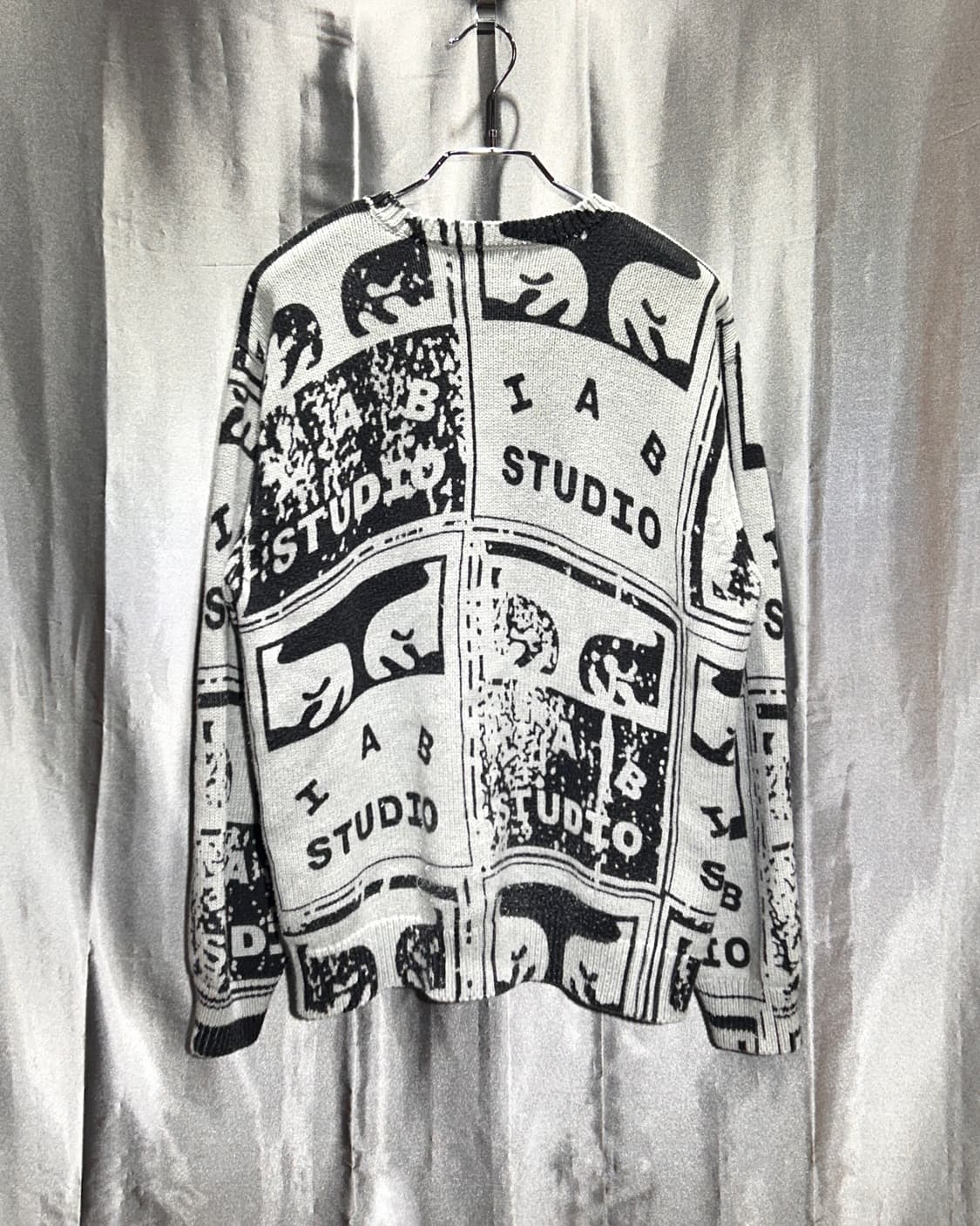 M 오베이 x 아이앱스튜디오 로고 패턴 쿨그레이 니트 상품이미지3