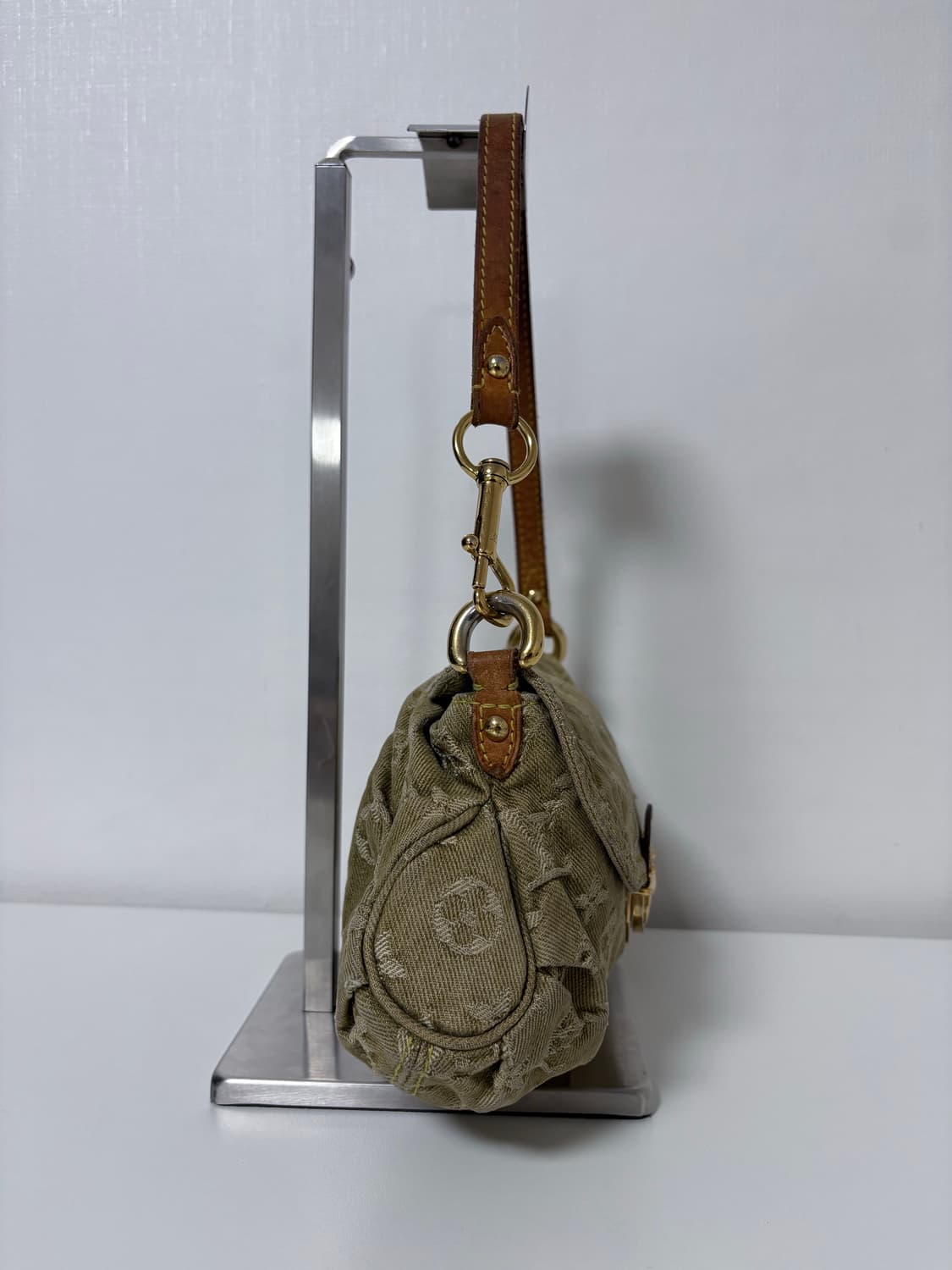 루이비통 데님 플리티백 카키 상품이미지3