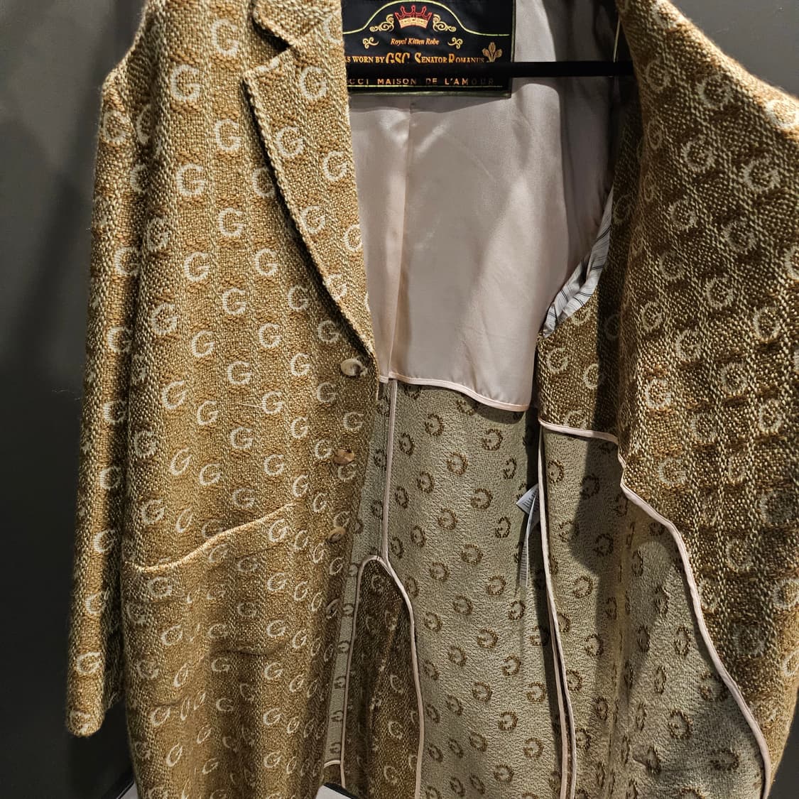 구찌 GG로고 자카드 헤리 스타일즈 코트 상품이미지6