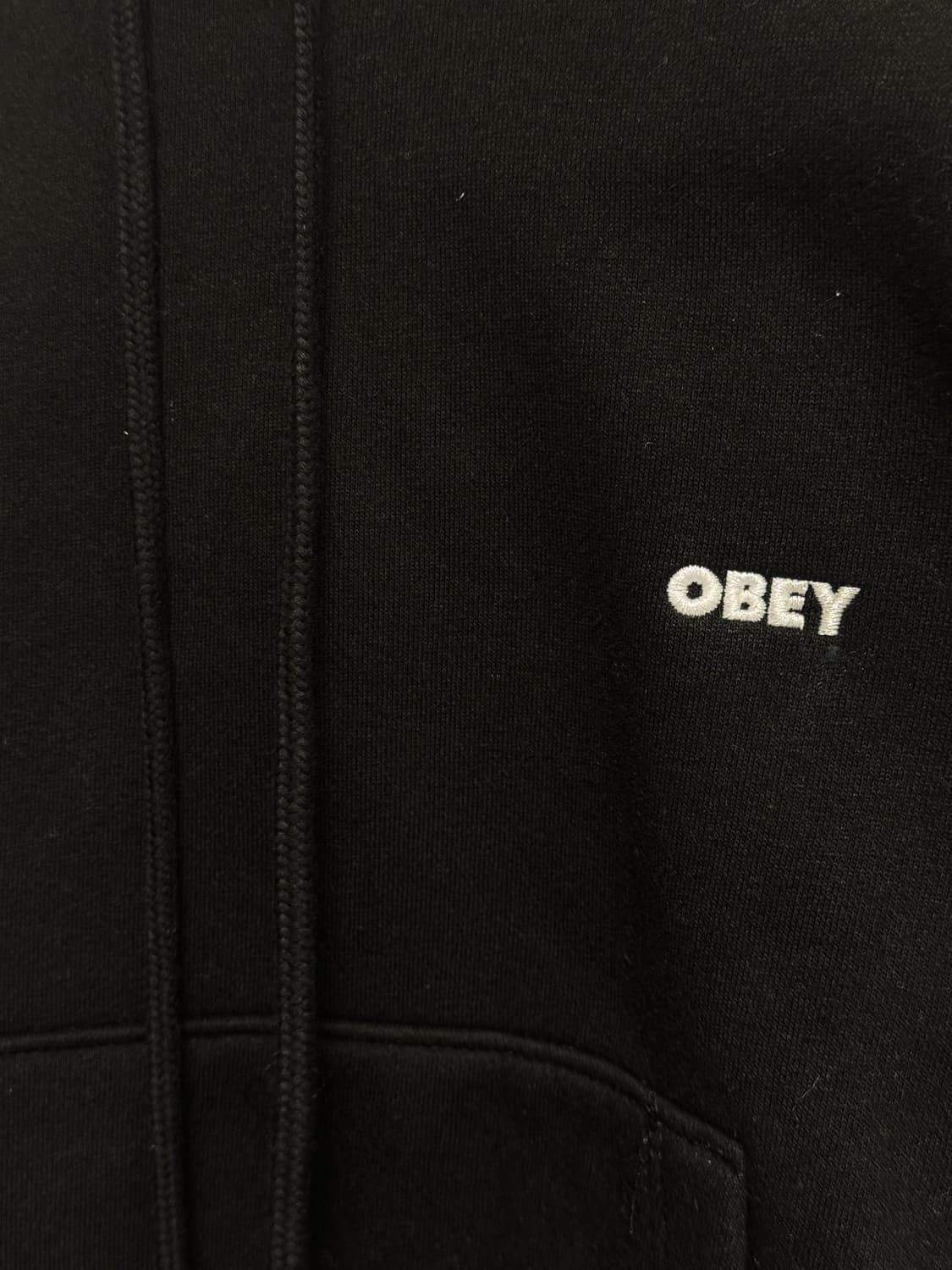 오베이 OBEY 크롭 후드티 블랙 상품이미지2