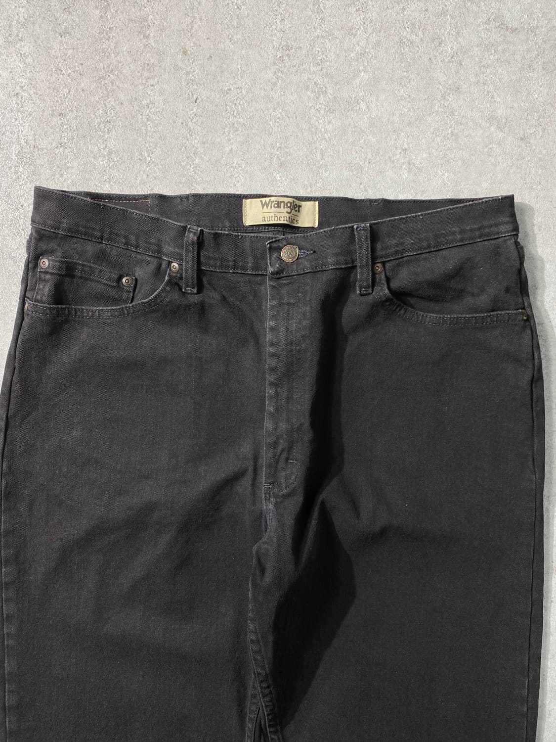 [36-37] Wrangler 랭글러 어센틱 릴렉스드핏 블랙 데님팬츠 상품이미지2