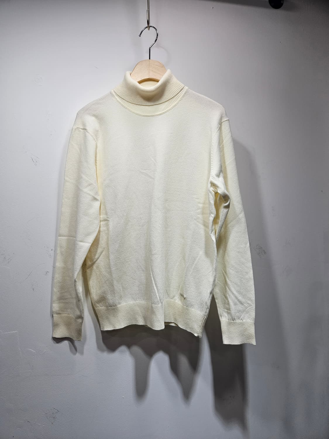 게스(Guess) 아이보리 터틀넥 니트 M 상품이미지6