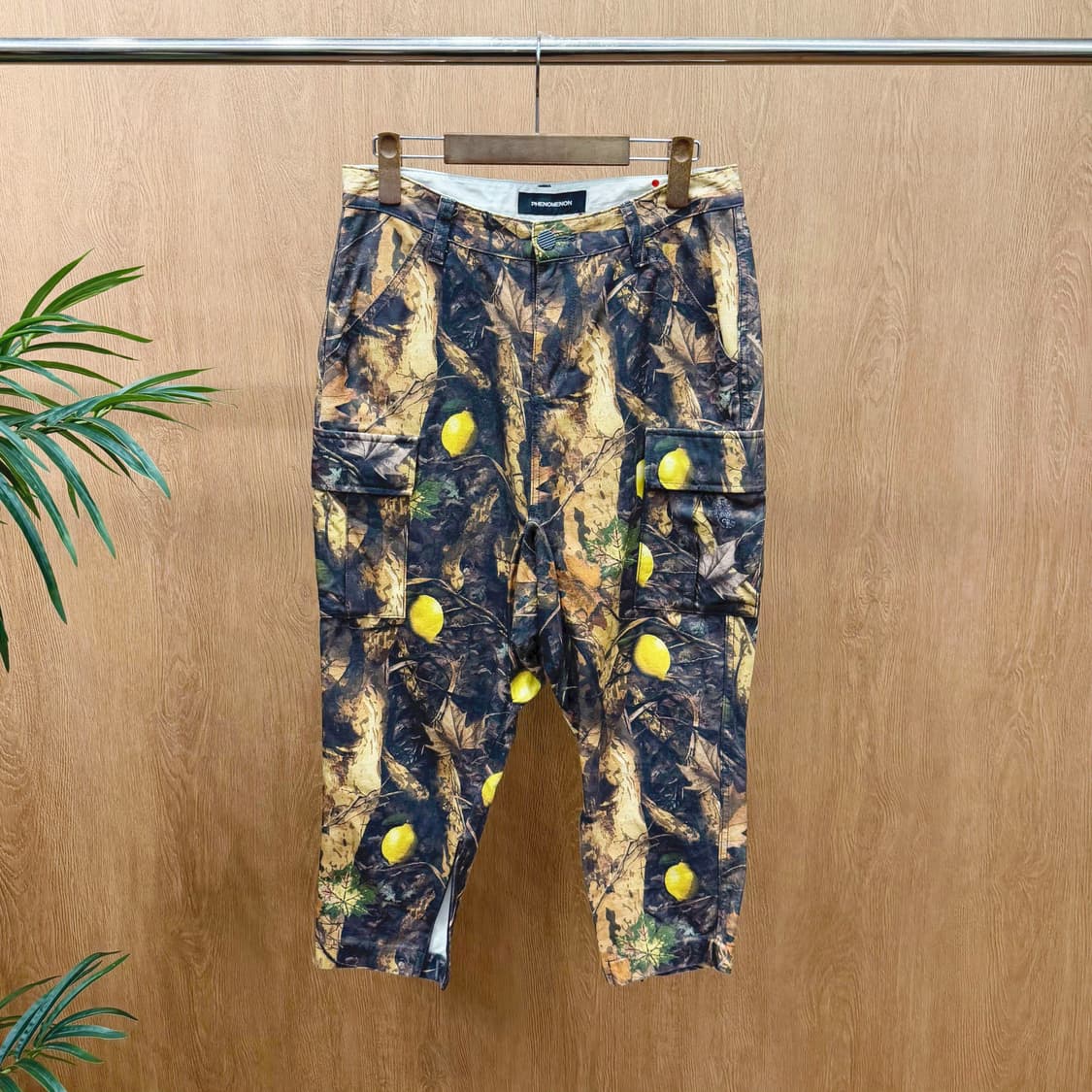 페노메논 7부 카고 팬츠 리프 레몬 패턴 밑단 사이드 지퍼 디테일 브라운 상품이미지1