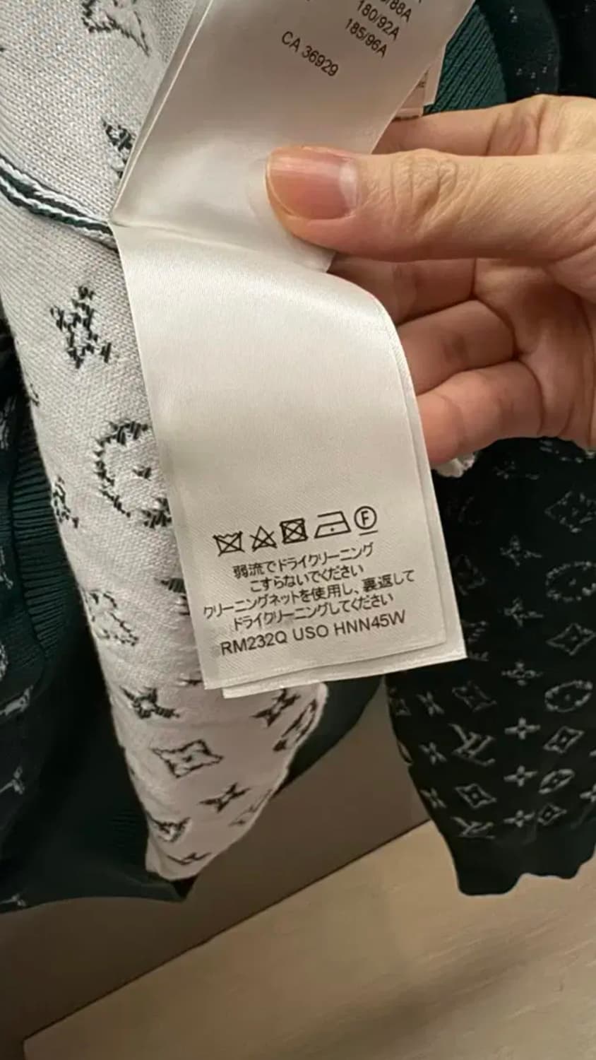 [새 상품/택 보유]루이비통 남성 그라디언트 후드티 L 사이즈 상품이미지7