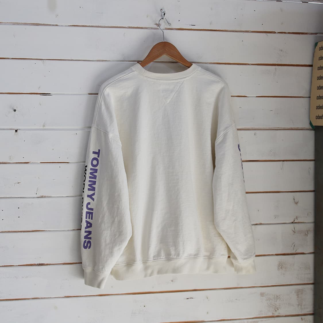 (착용컷) TOMMY JEANS 스웻 셔츠 (남성용 103) 상품이미지2