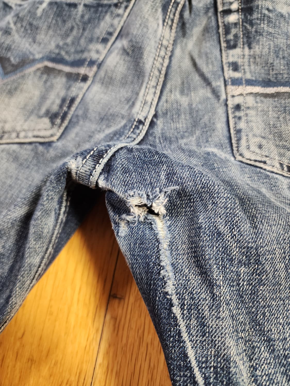 DIESEL ZATINY 컷팅 워시드 데님팬츠 상품이미지10