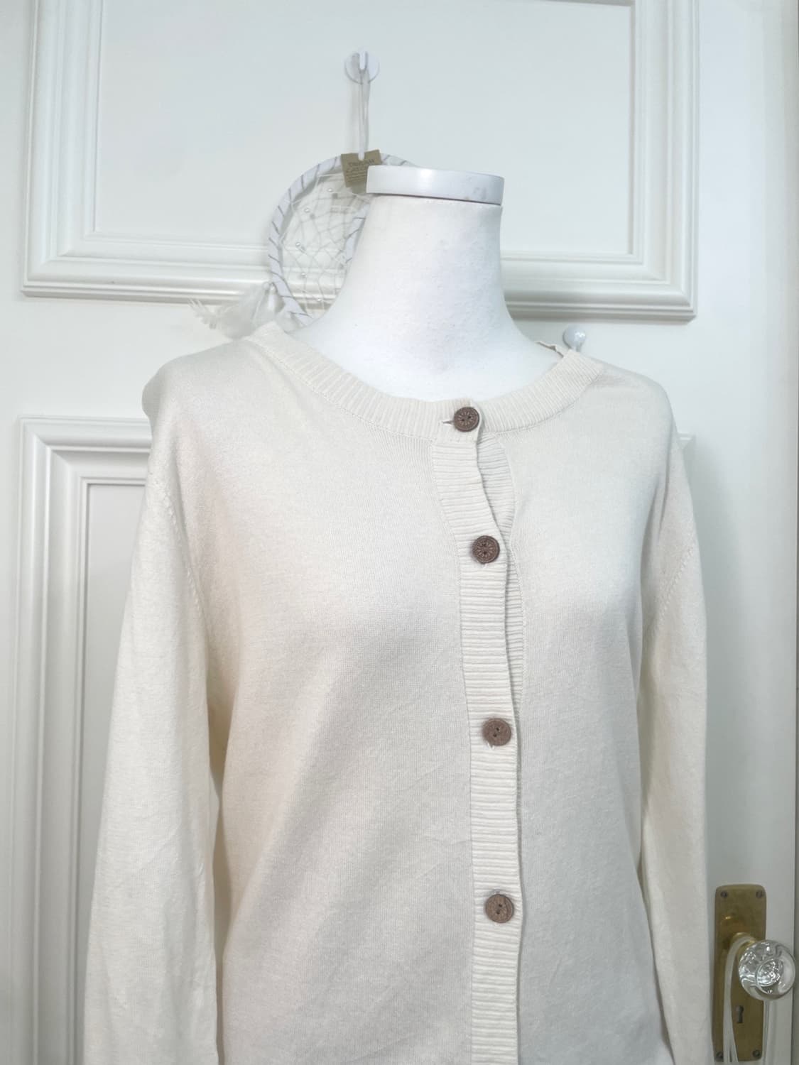 ivory wood button mori cardigan(size-L) 상품이미지4