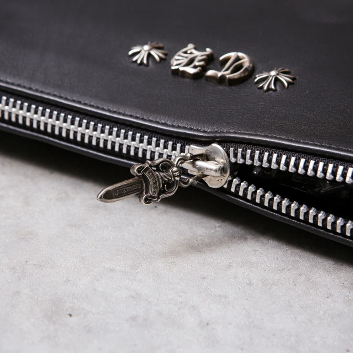 크롬하츠 블랙 레더 CH 클러치백 XL 사이즈 상품이미지9