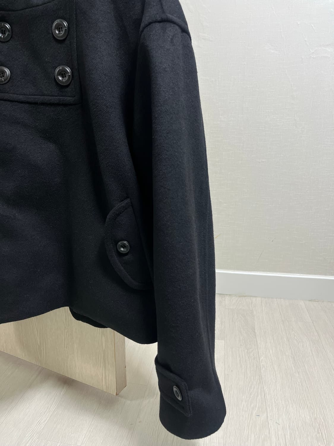 오피쉬 QUAD BUTTON SHORT COAT, BLACK 상품이미지4