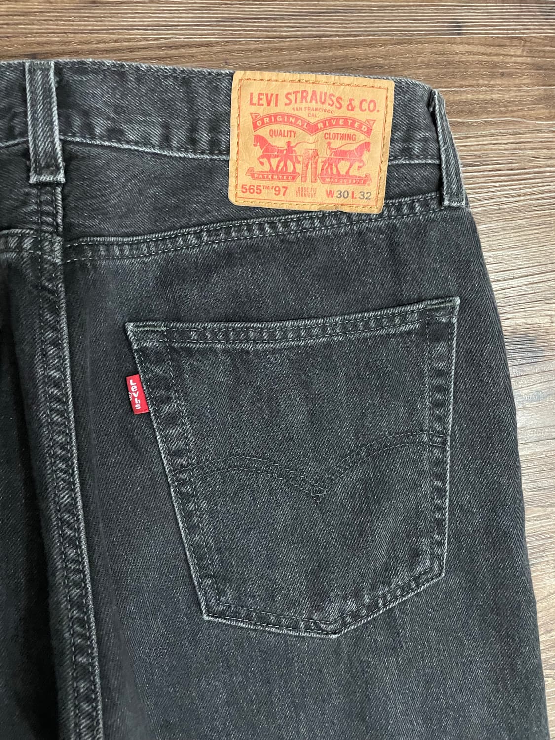 리바이스 565 97 흑청 데님 팬츠 상품이미지1