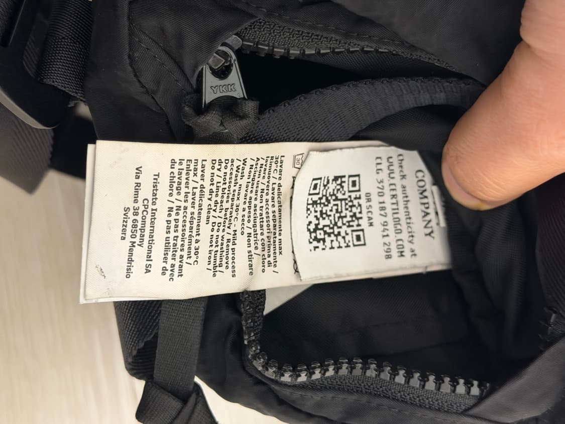 C.P. 컴퍼니 블랙 렌즈 크로스백 상품이미지3