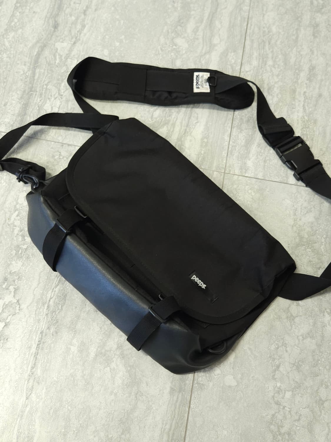 peeps 스 블랙 메신저 백 팔아요 상품이미지1