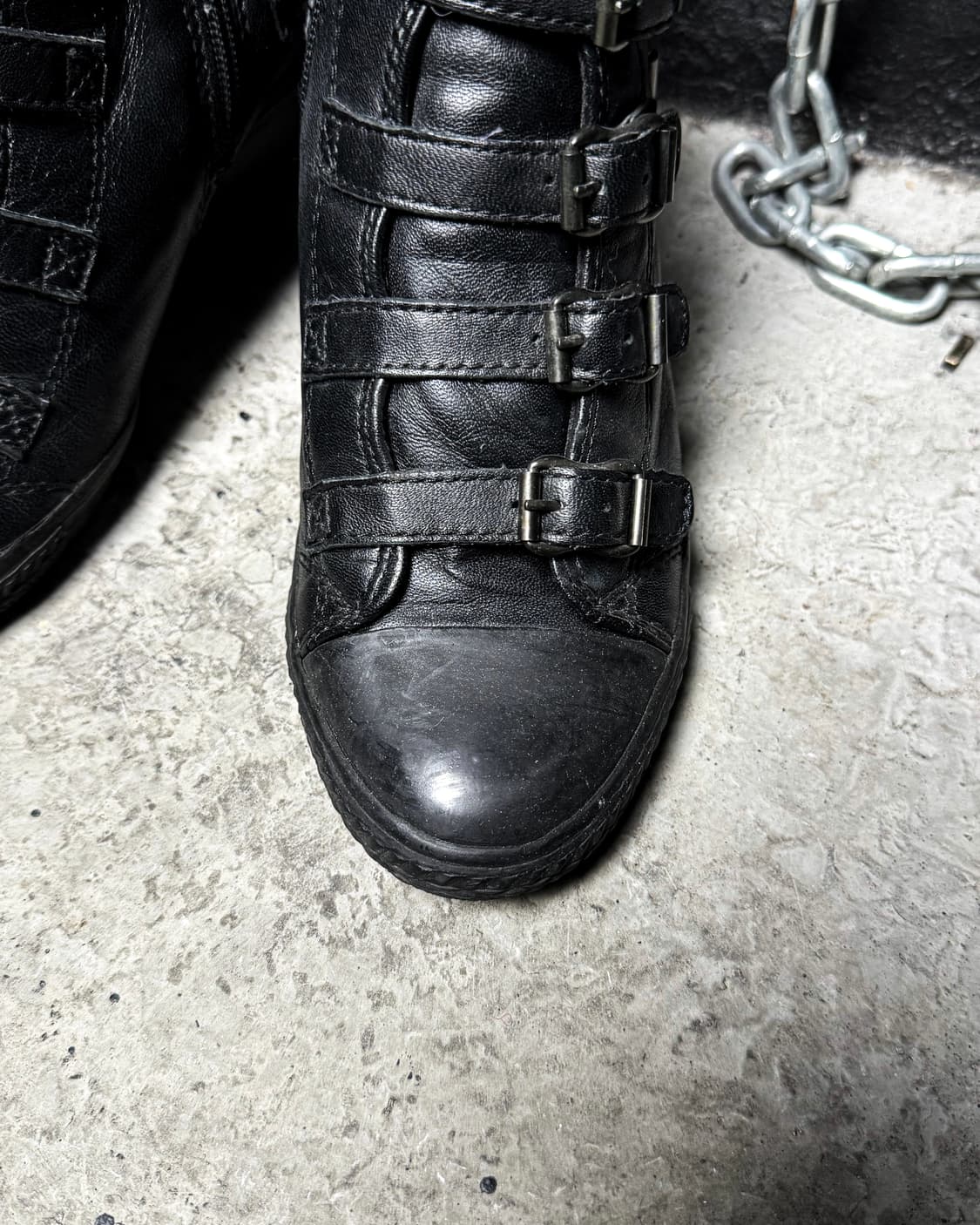 ASH – All Black Buckle Strap Wedge Heel 상품이미지4