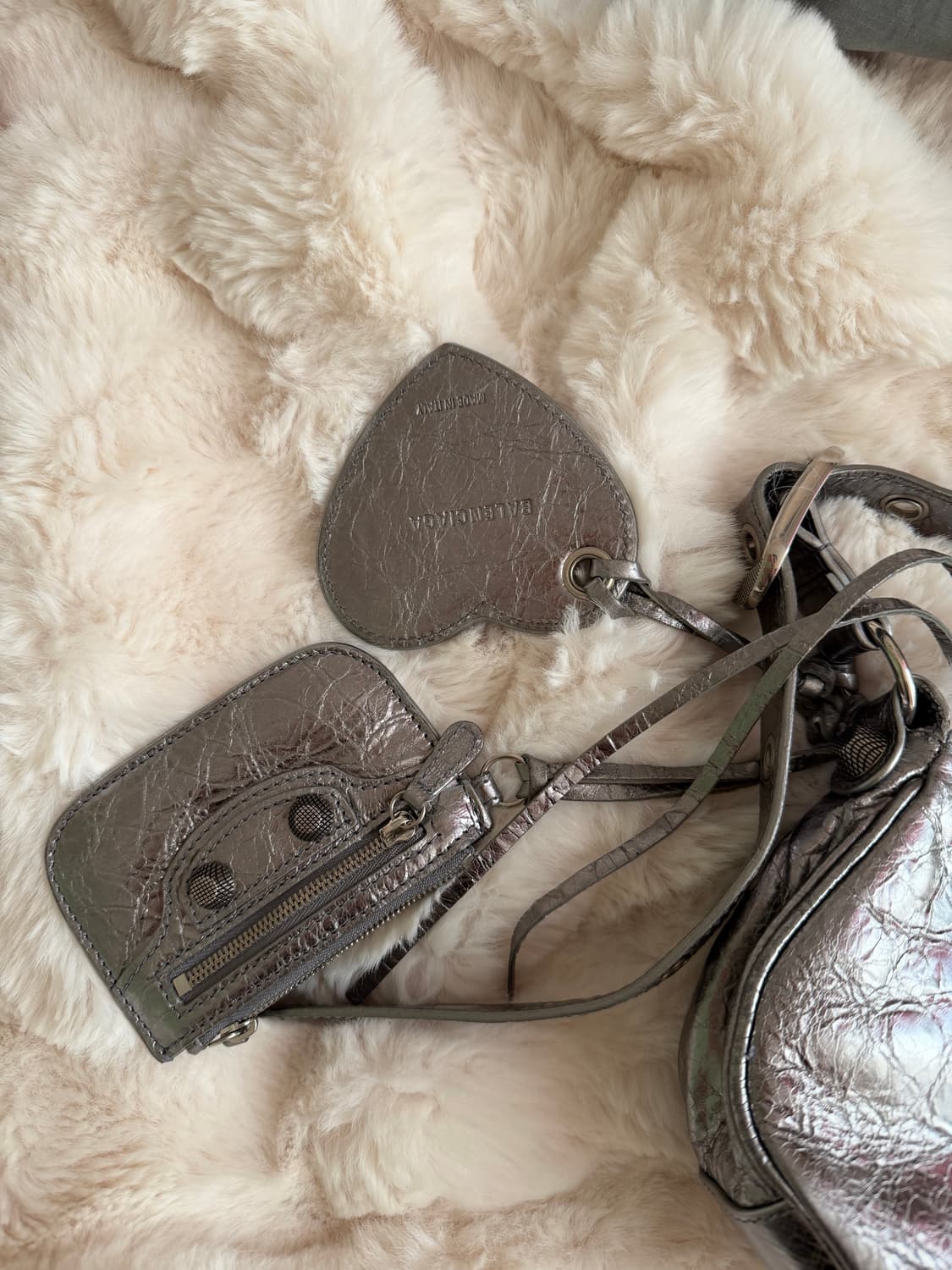 발렌시아가 르 카골 XS 숄더백 메탈라이즈드 실버 상품이미지3