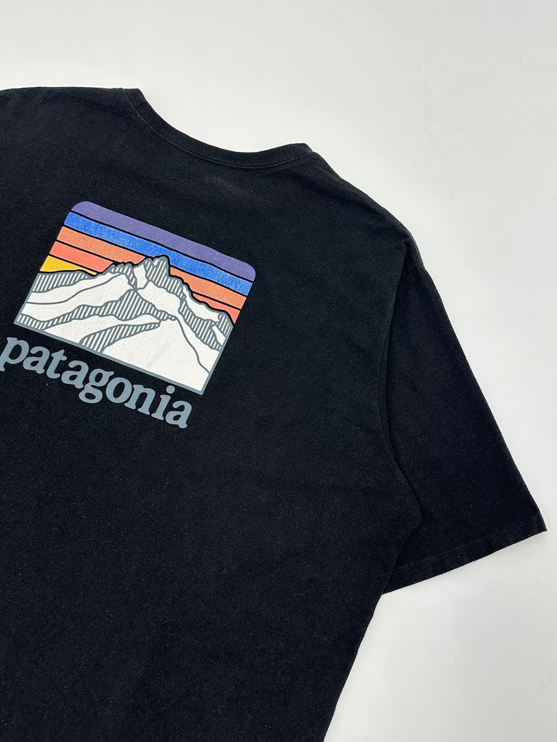 파타고니아 백프린팅 반팔티셔츠  상품이미지4