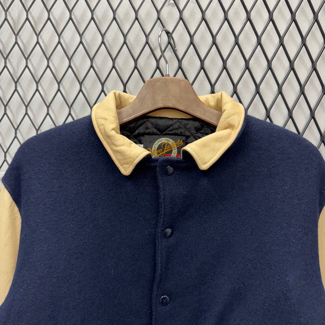 USA VTG 90s 빈티지 레더 바시티 자켓 베이지 네이비 배색 상품이미지3