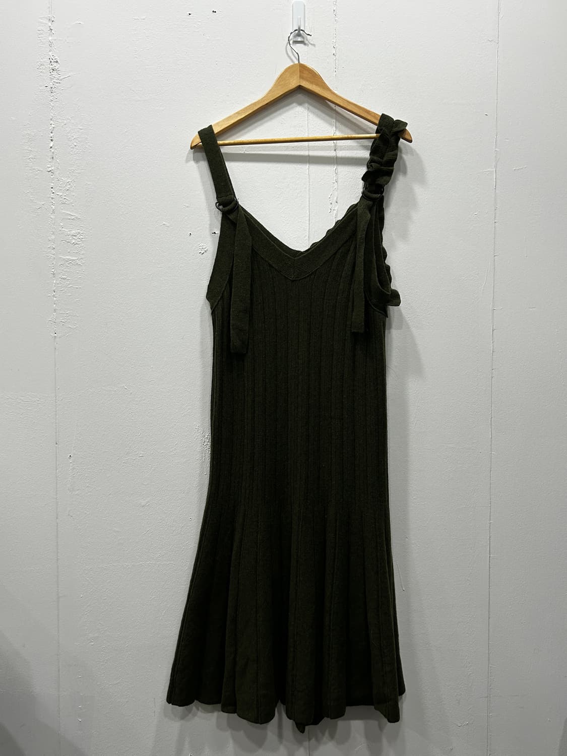 럭키슈에뜨 울 니트 프릴 롱원피스 F 카키 상품이미지4