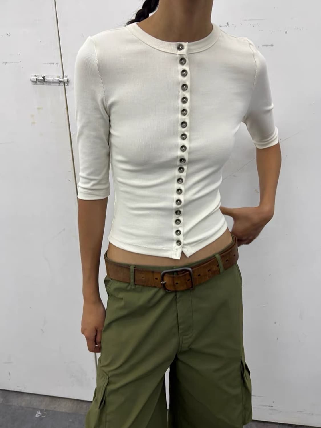 버튼 디테일 탑 상품이미지3