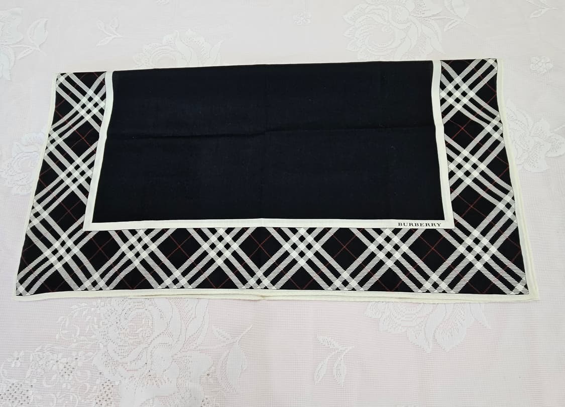 버버리 블랙 체크 손수건 스카프 상품이미지5