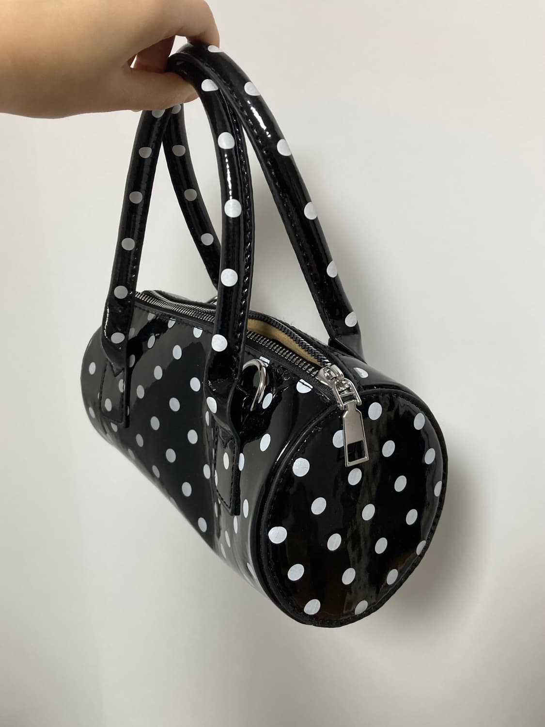 에나멜 도트 원통 가방 상품이미지3