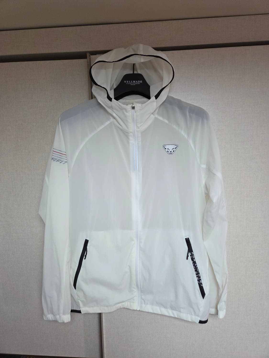 다이나핏 흰색 바람막이 후드집업105 상품이미지1