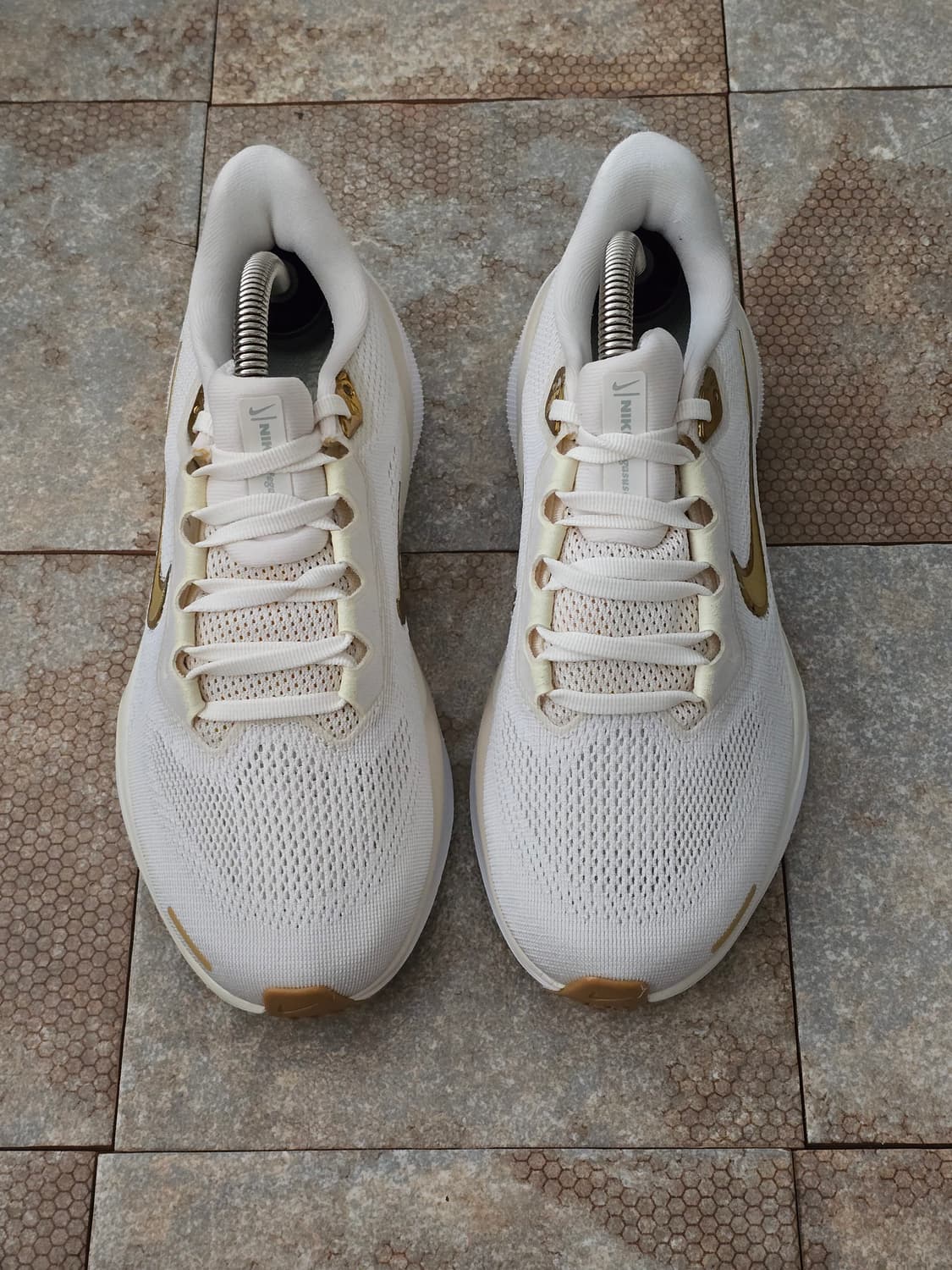 (235)나이키 에어 줌 페가수스 41 메탈릭 골드 상품이미지2