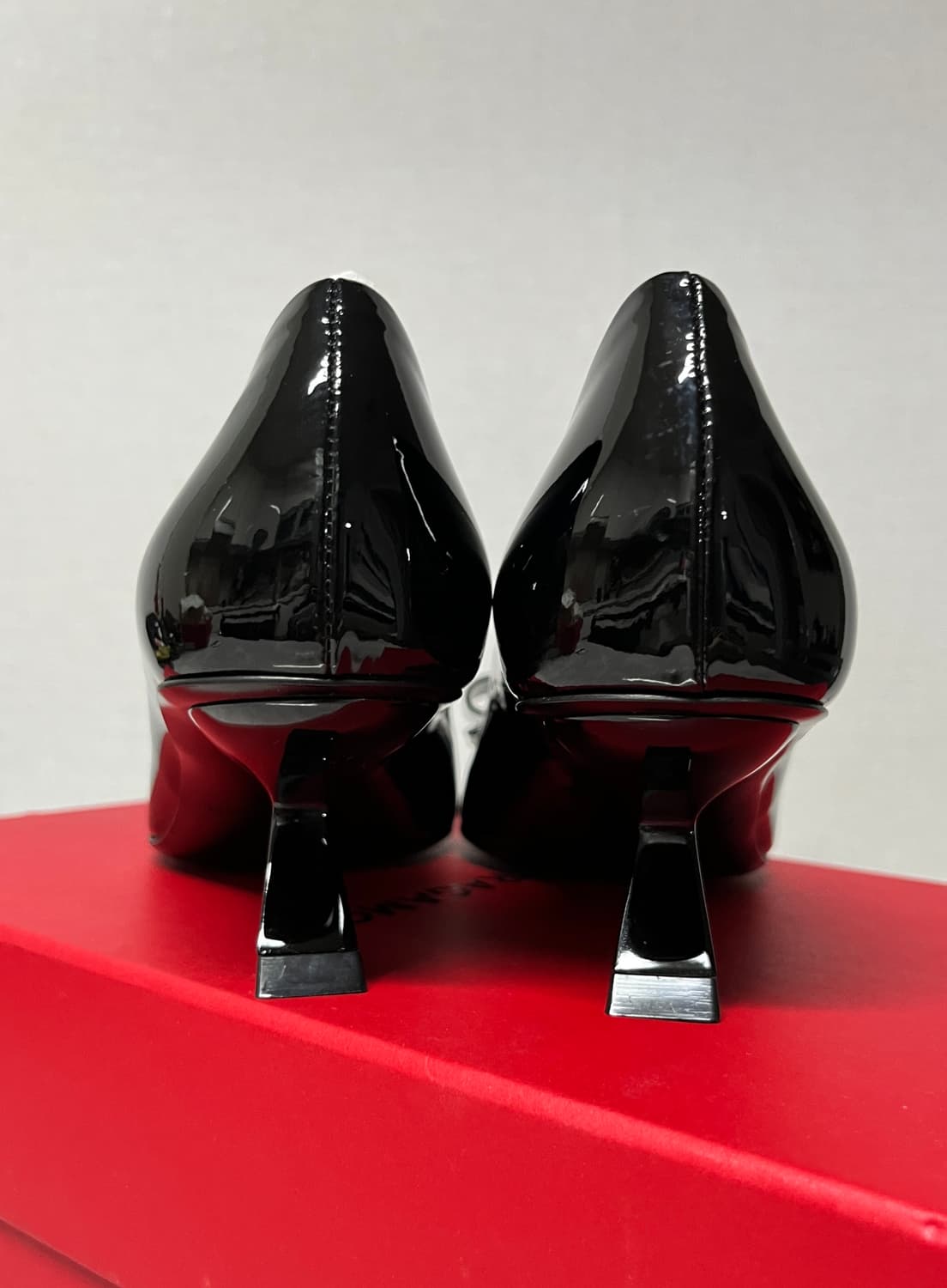 새상품) 페라가모 바라 펌프스 블랙 5사이즈 상품이미지4