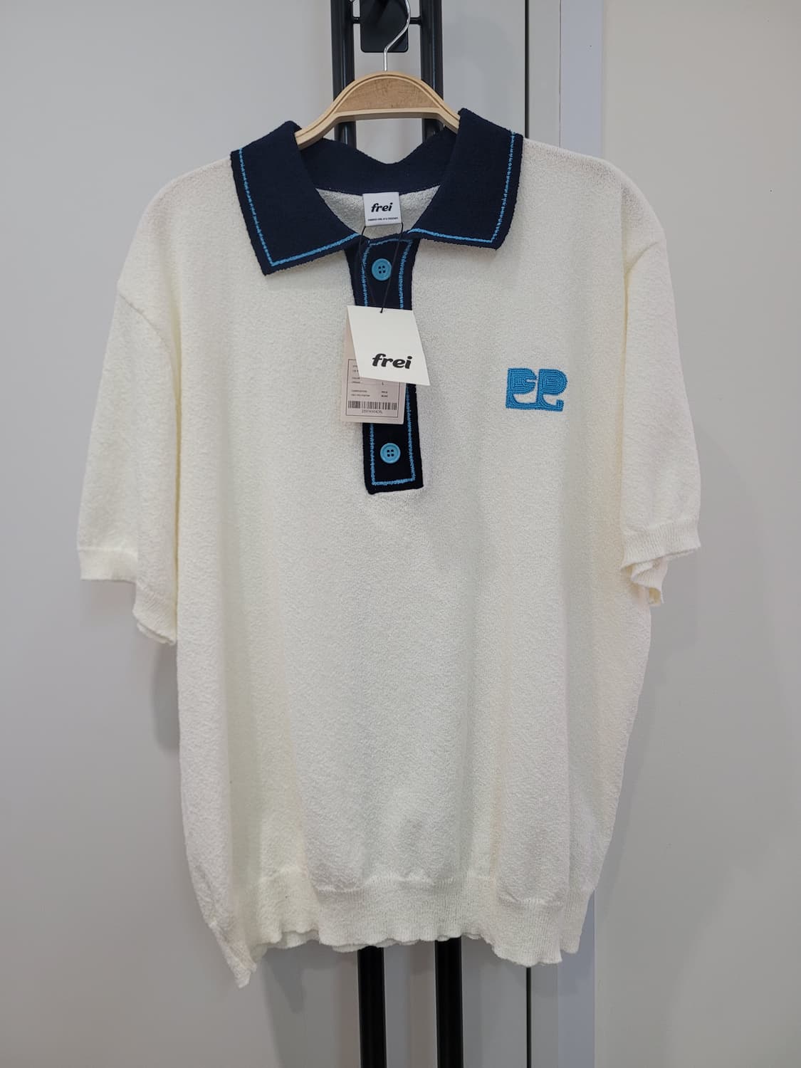 프라이FREI 심볼 카라 반팔 니트 크림 남성 L사이즈 택달린새제품 상품이미지2