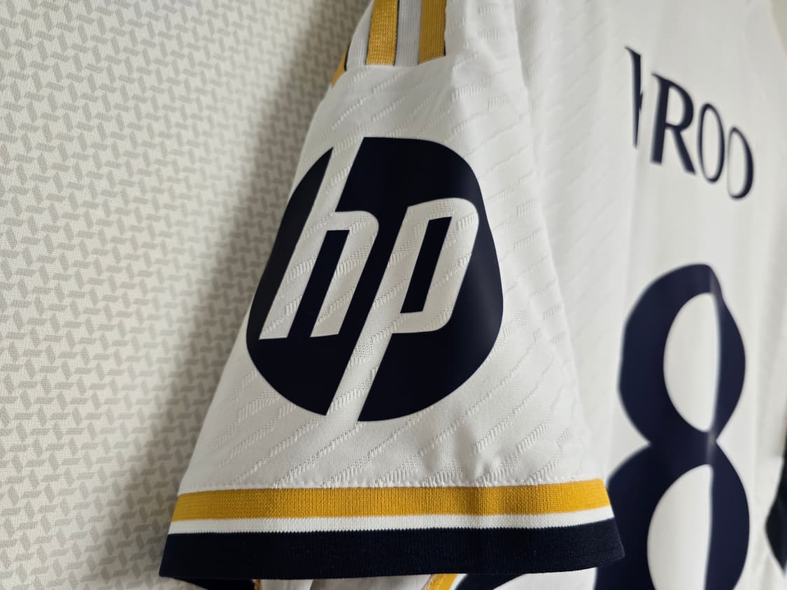 23-24 레알마드리드 홈 어센틱 유니폼 토니 크로스 상품이미지3