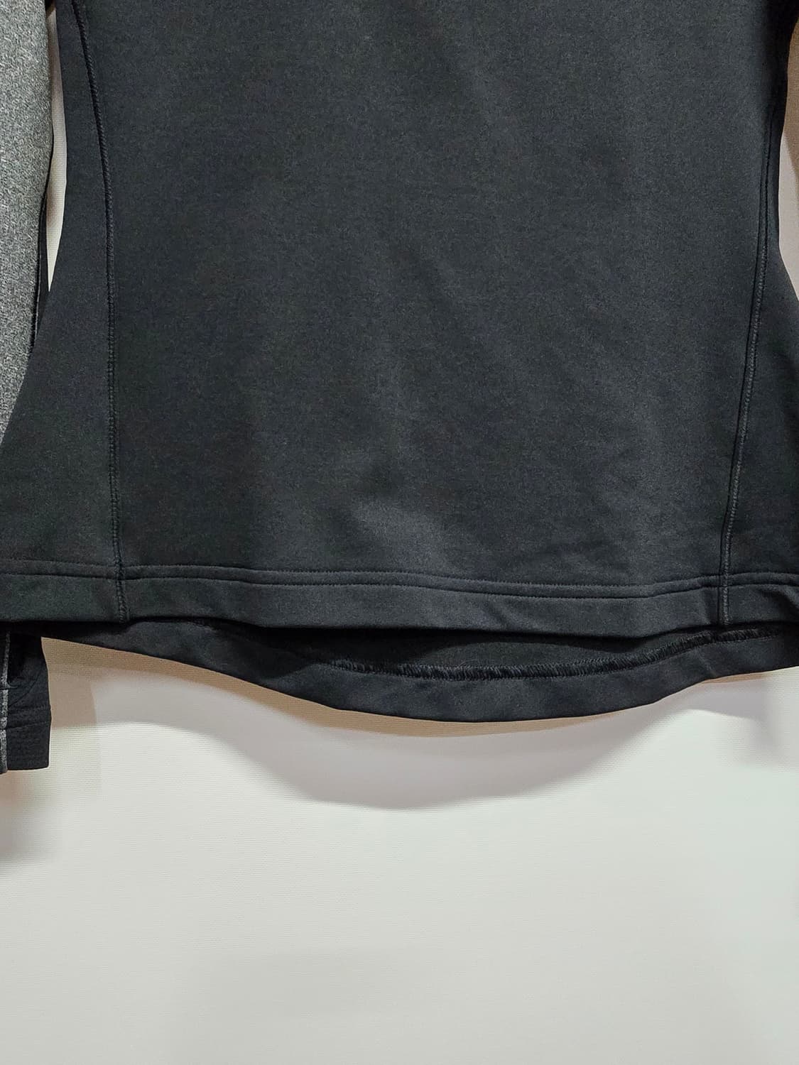 아디다스 여성 기모 짚업 블랙/회색 상품이미지4