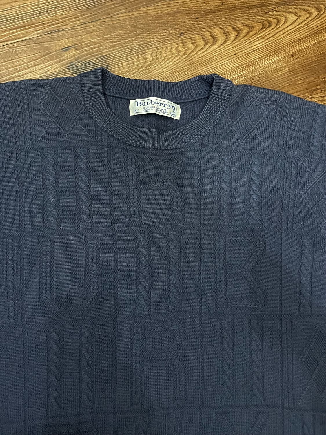 90s 버버리 메리노울 자수 로고 케이블 니트 스웨터 상품이미지2