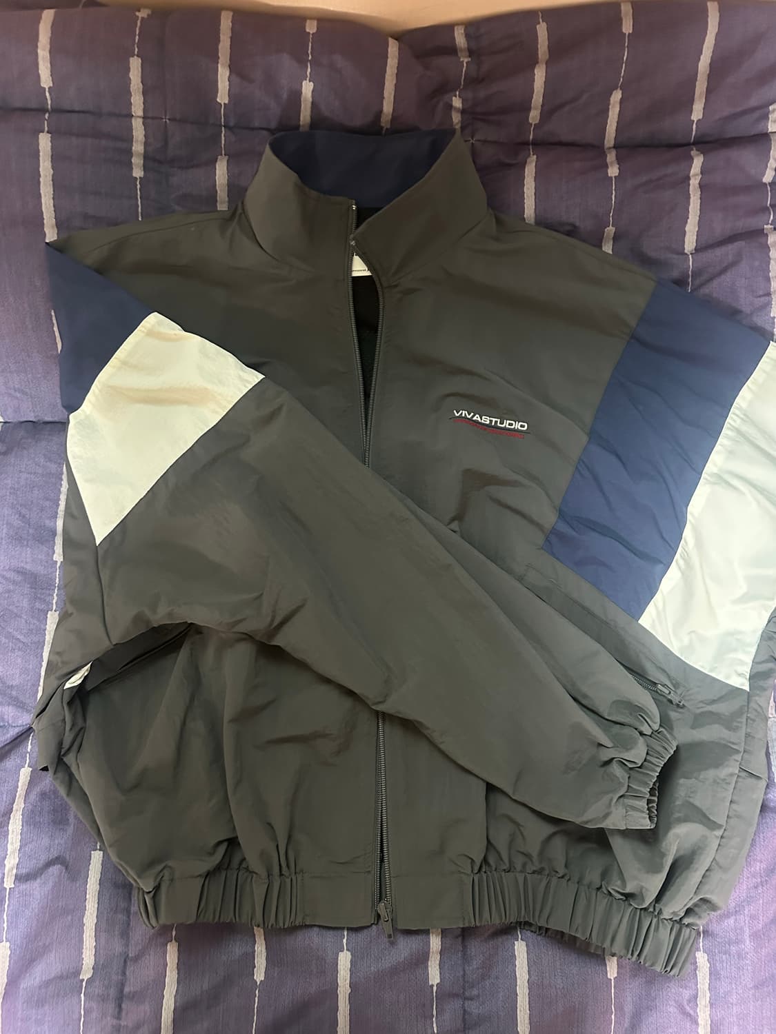 비바스튜디오 TRACK JACKET KS [CHARCOAL] 바람막이 상품이미지6