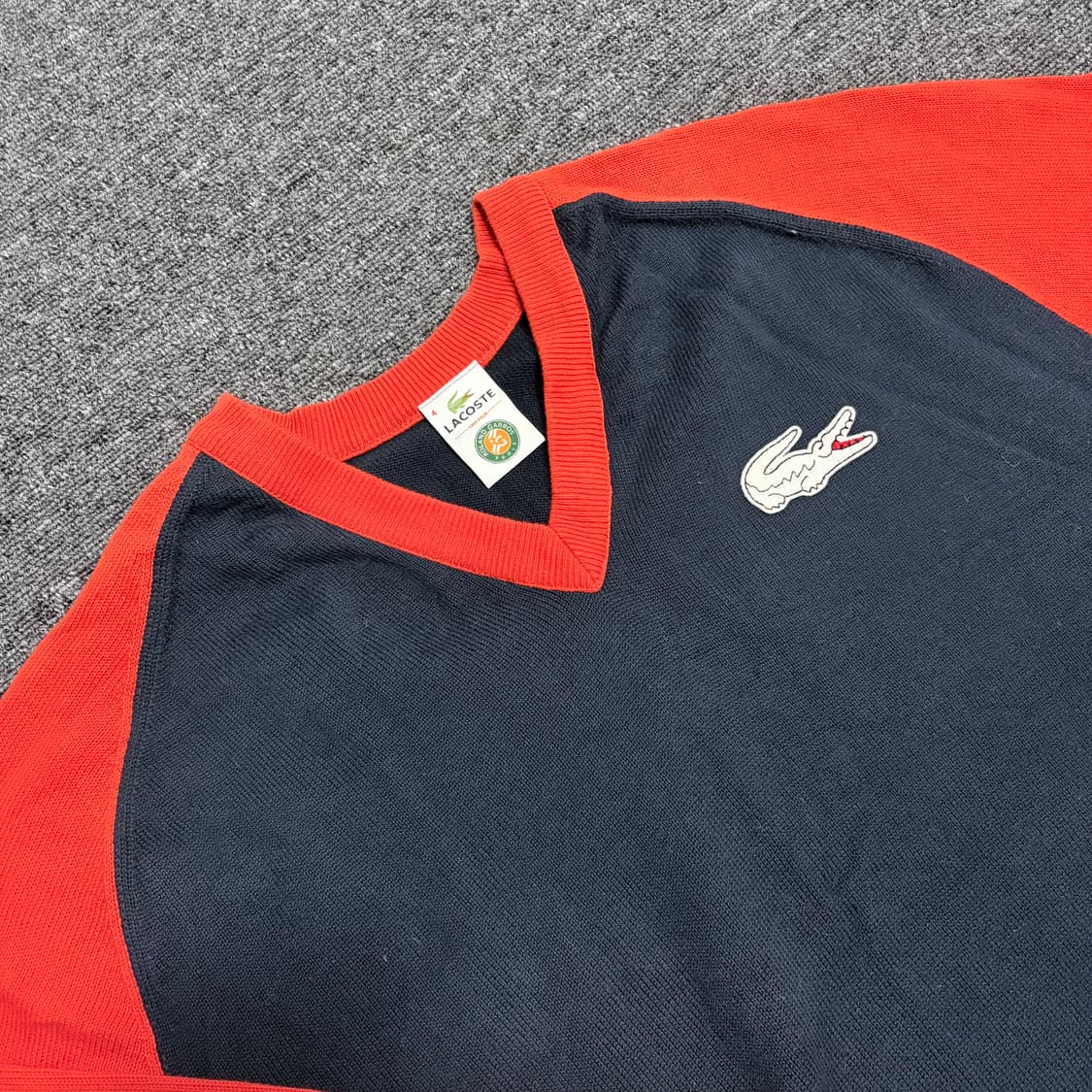 라코스테 빅로고 브이넥 니트 상품이미지3