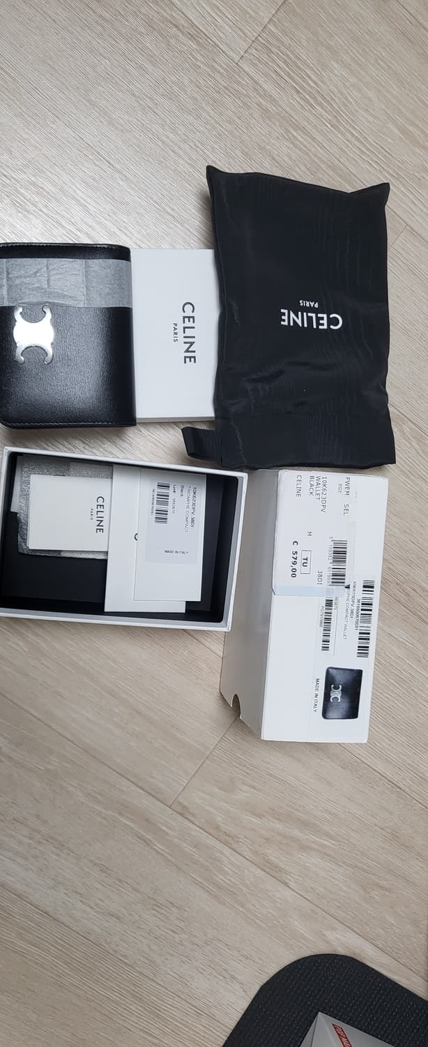 셀린느 샤이니 카프스킨 트리옹프 컴팩트 월렛 실버 블랙 상품이미지2