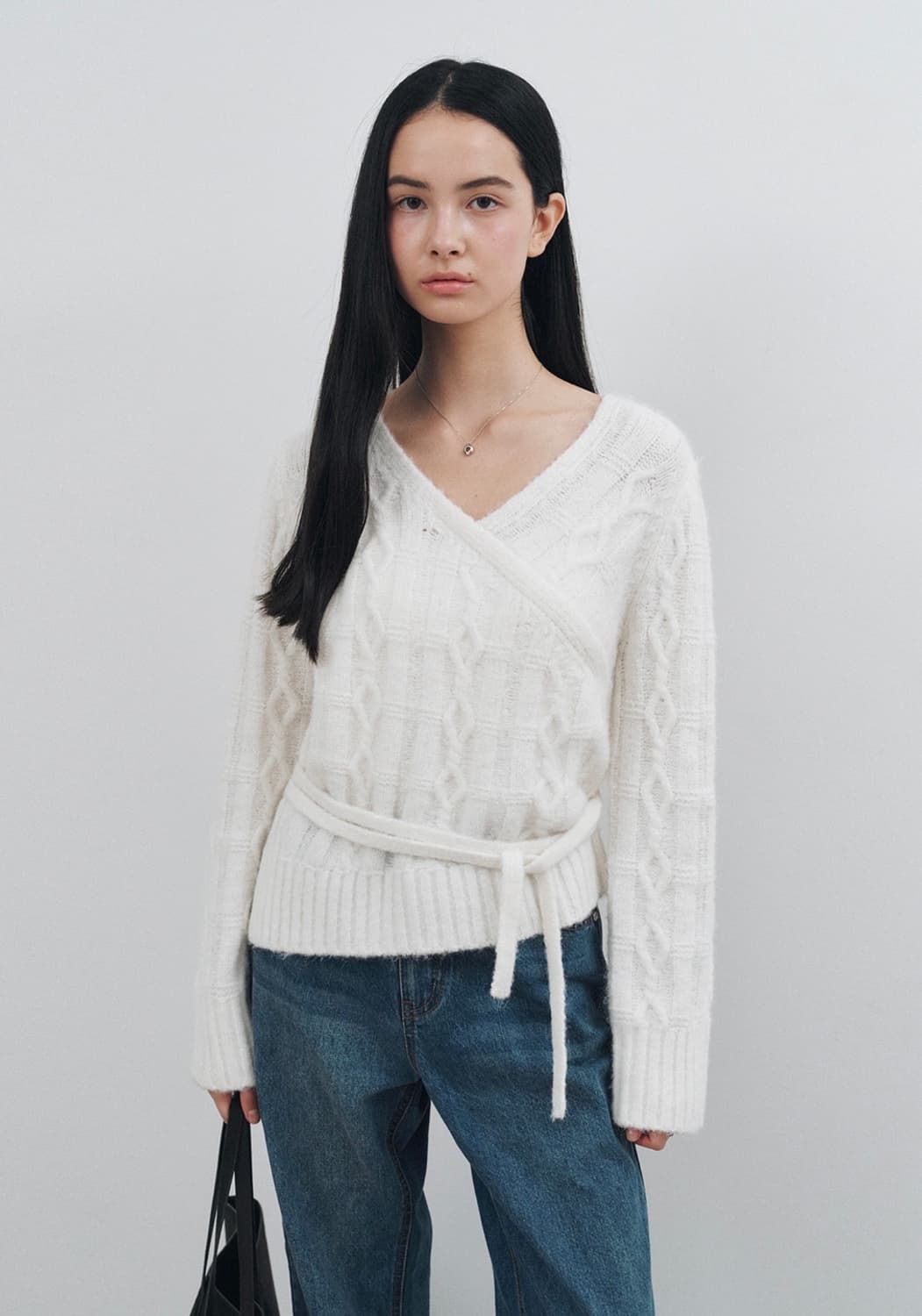 몽돌 언발란스 케이블 랩 니트 탑 아이보리 상품이미지1