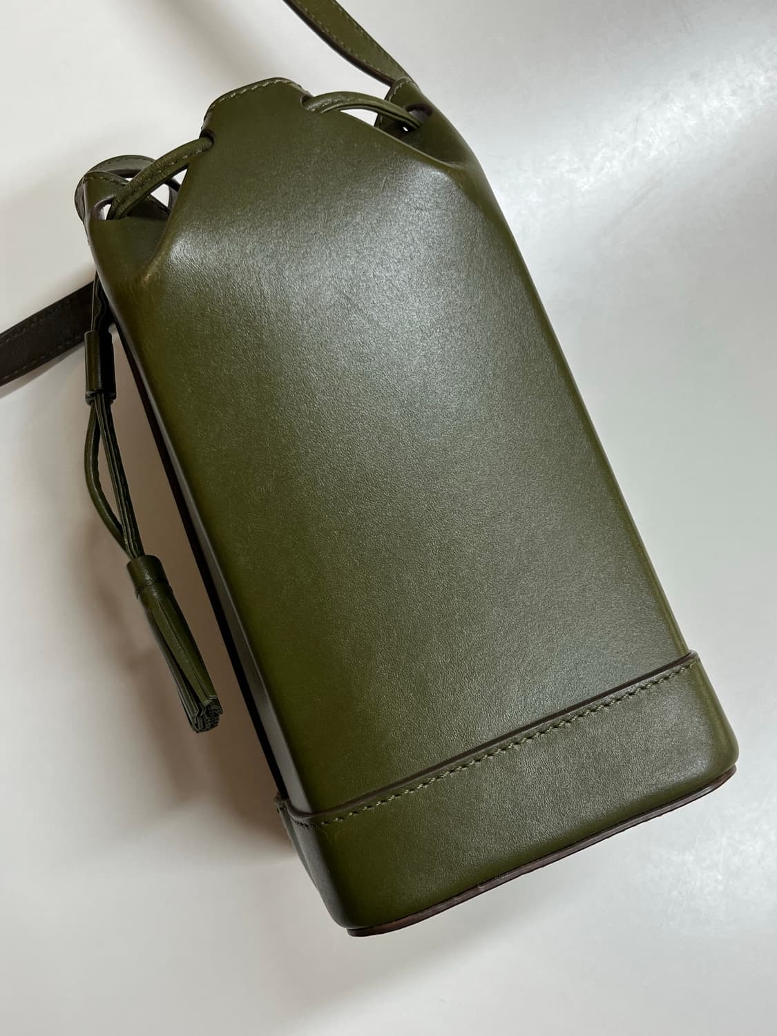 RSVP Paris 박스백 카키 색상 버킷백 상품이미지4