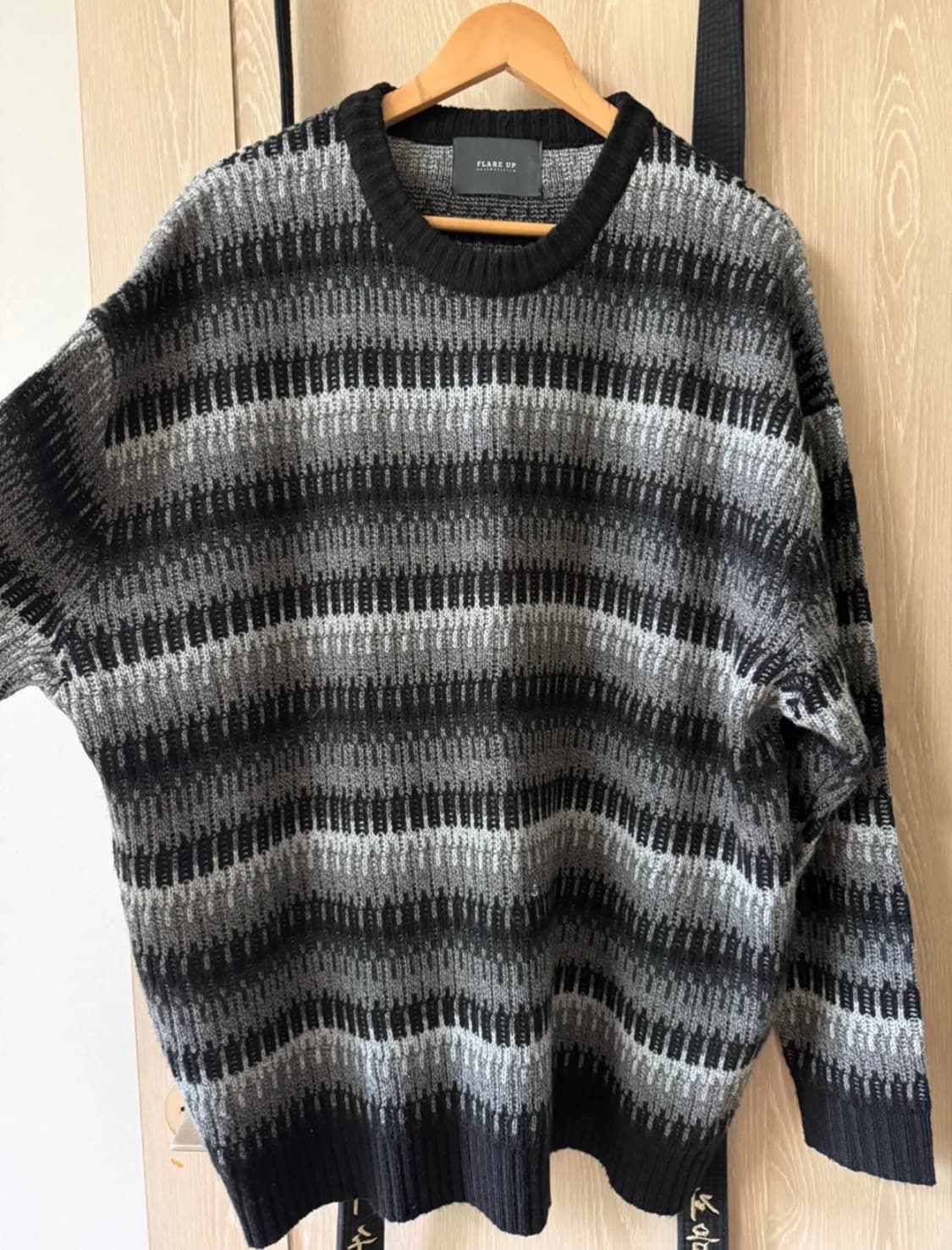 플레어업 오버핏 니트 상품이미지1