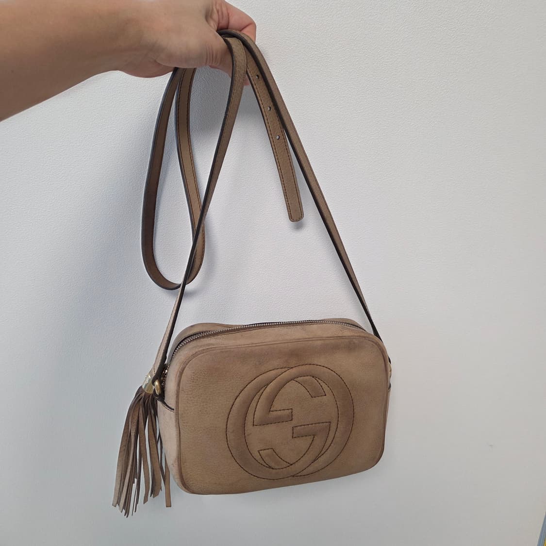 GUCCI 구찌 정품 디스코백 카메라백 크로스백 누벅베이지 금장 상품이미지8