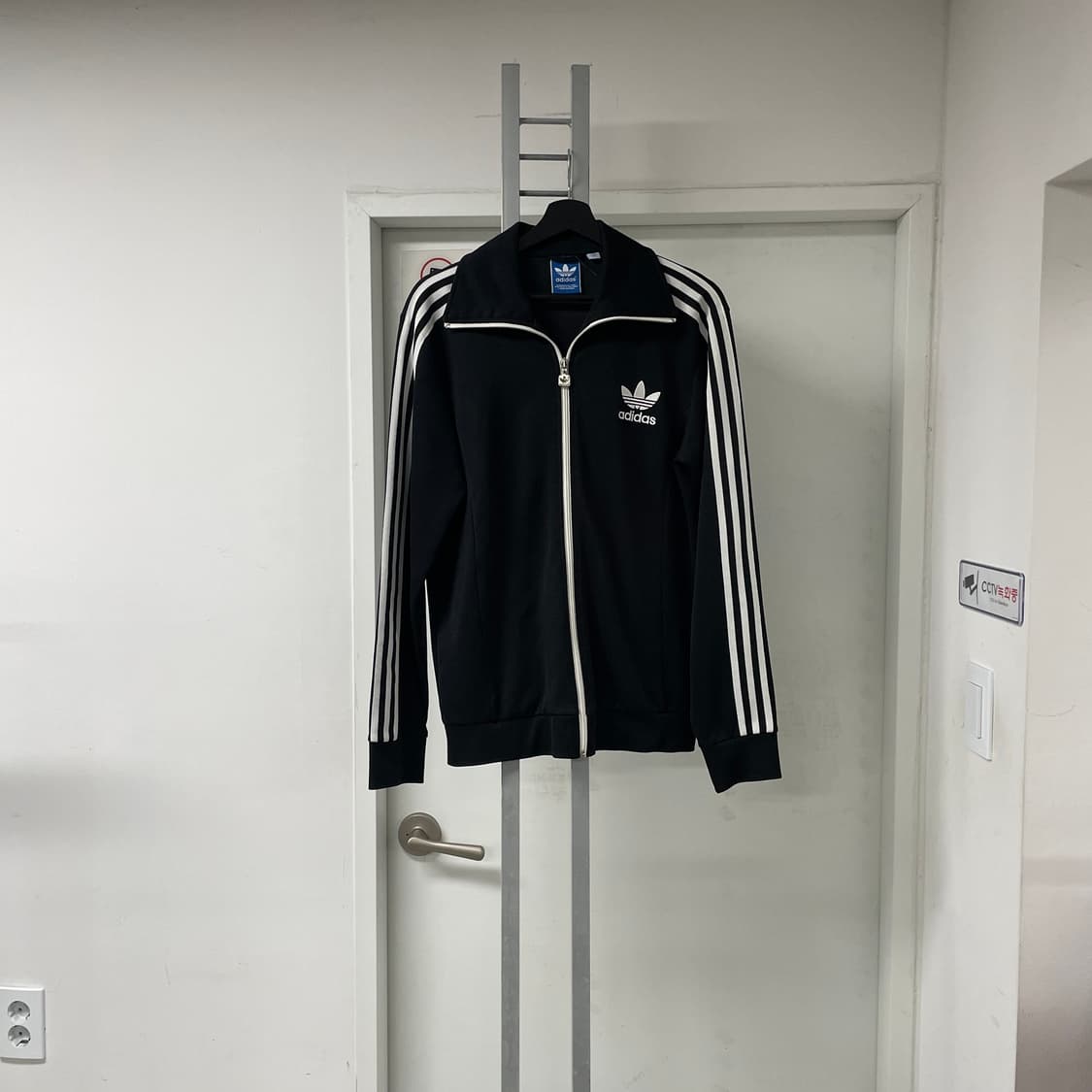 아디다스 유로파 트랙탑 져지 블랙 100 상품이미지1