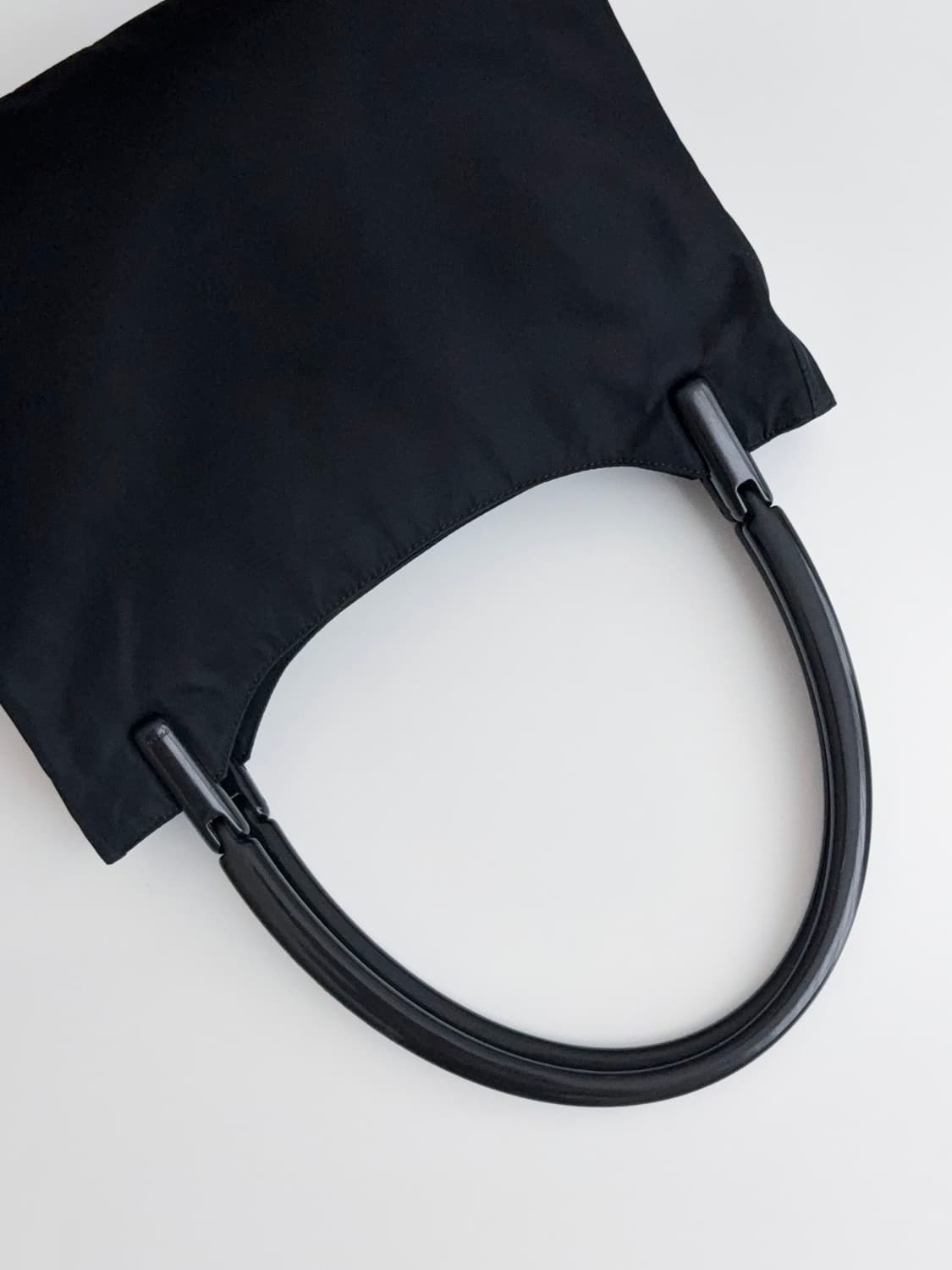 프라다 나일론 사이드 로고 호보백 상품이미지7