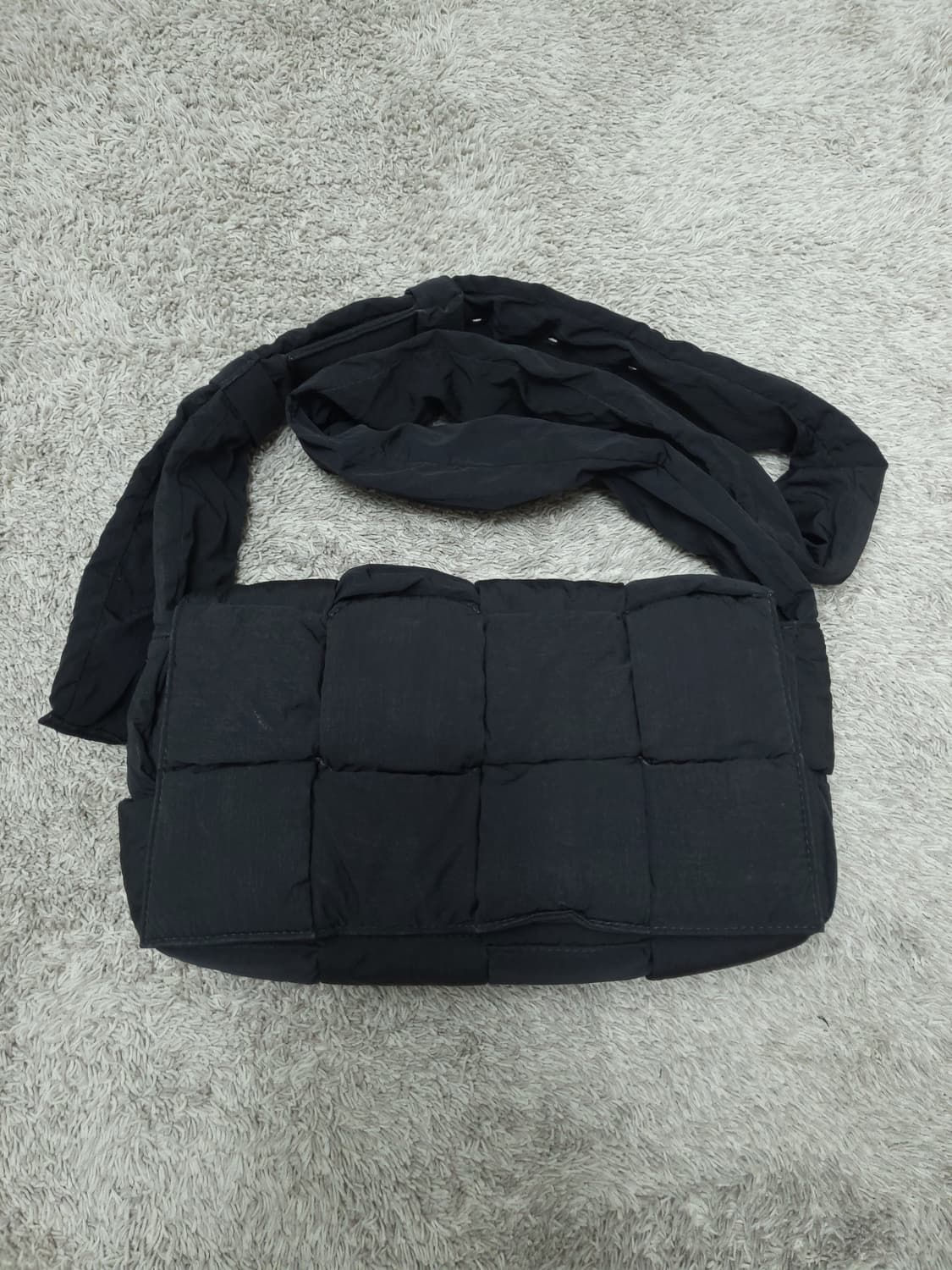 보테카베네타 패딩데크 카세트백 상품이미지4