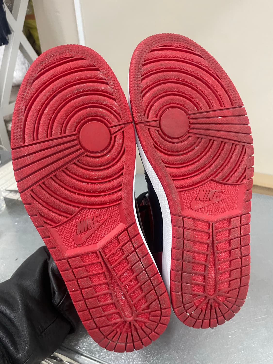 조던 1 레트로 하이 OG 페이턴트 브레드 270 상품이미지6